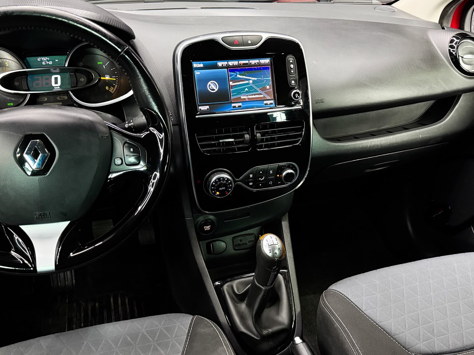 RENAULT Clio 1.5 dCi Swiss Edition-image-13