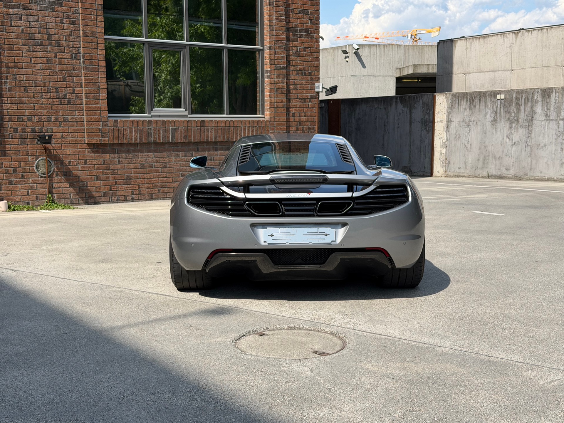McLAREN 12C-image-2