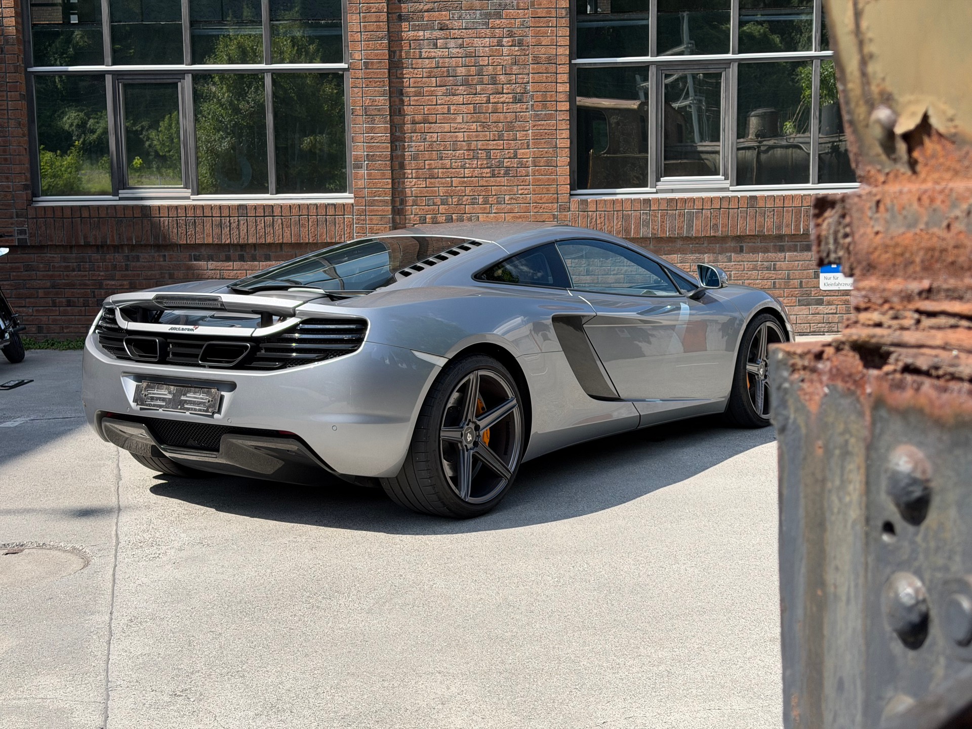 McLAREN 12C-image-3