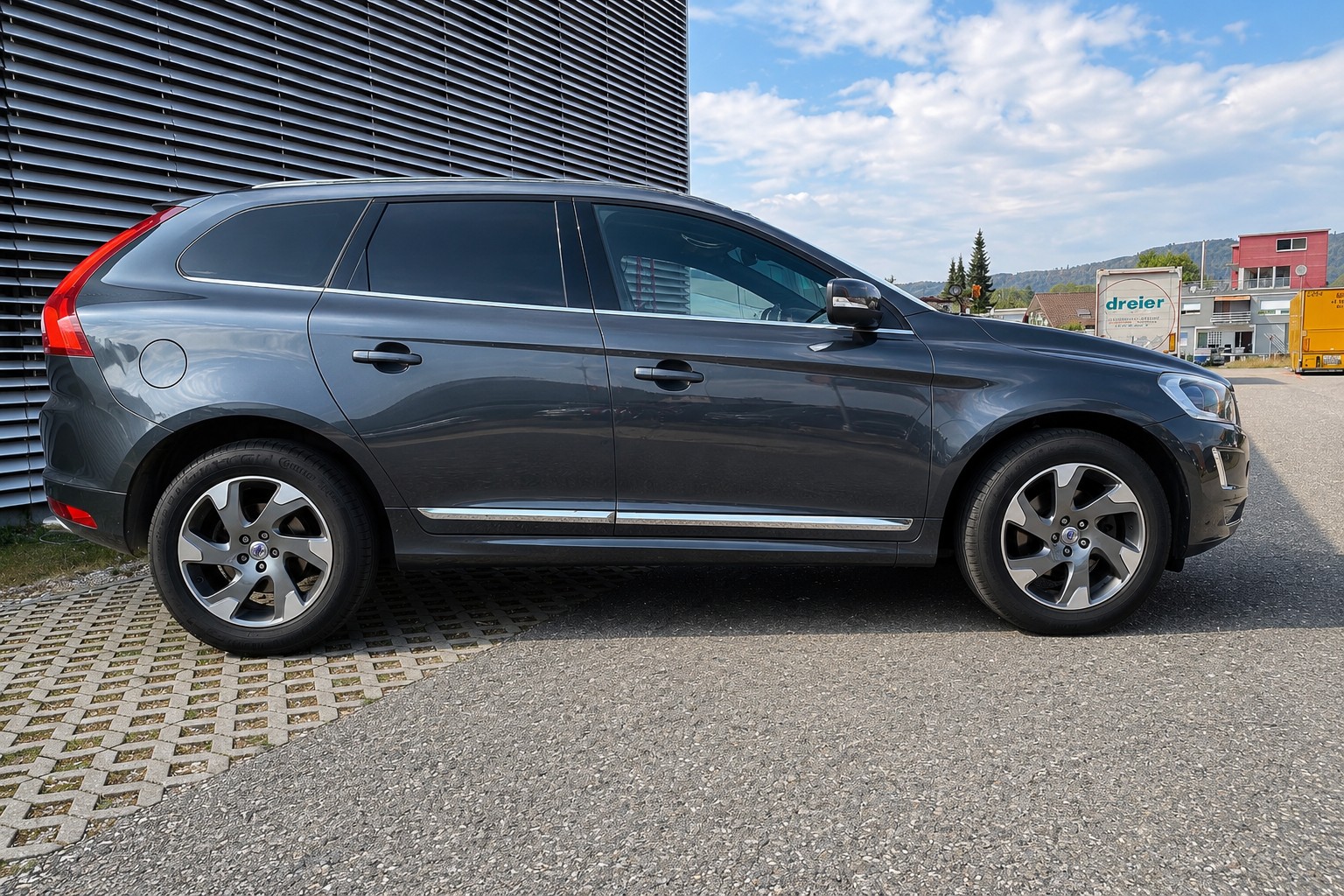 VOLVO XC60 D5 AWD Summum Geartronic-image-1