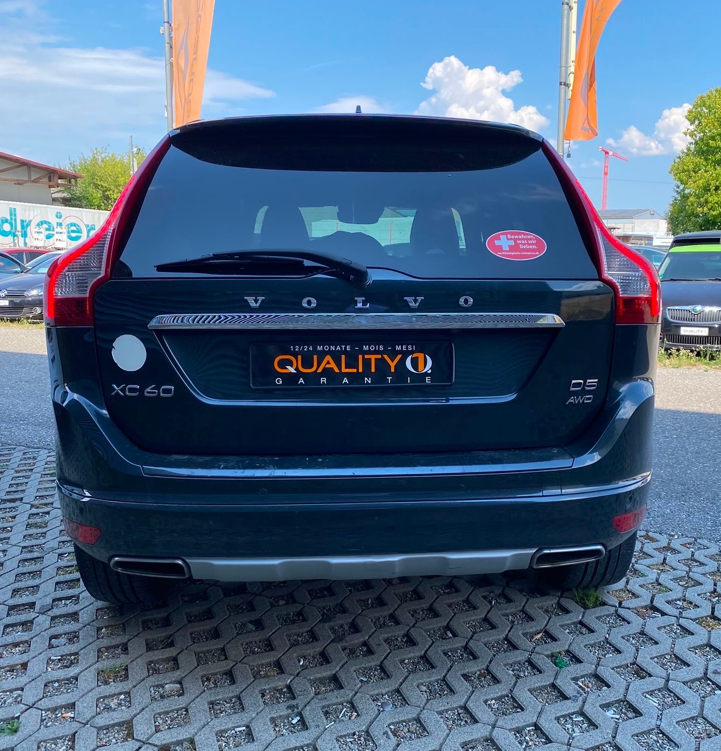 VOLVO XC60 D5 AWD Summum Geartronic-image-3