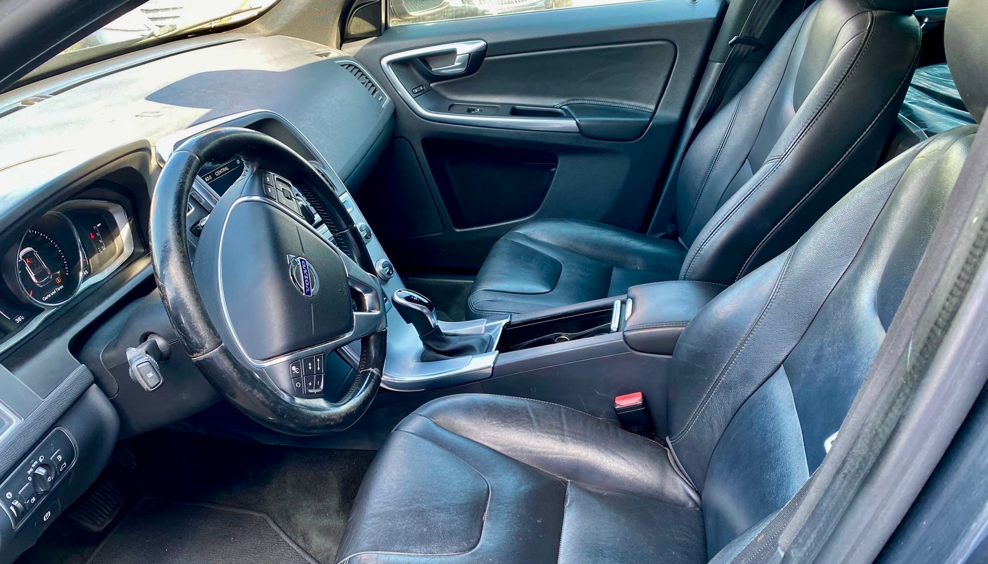 VOLVO XC60 D5 AWD Summum Geartronic-image-7