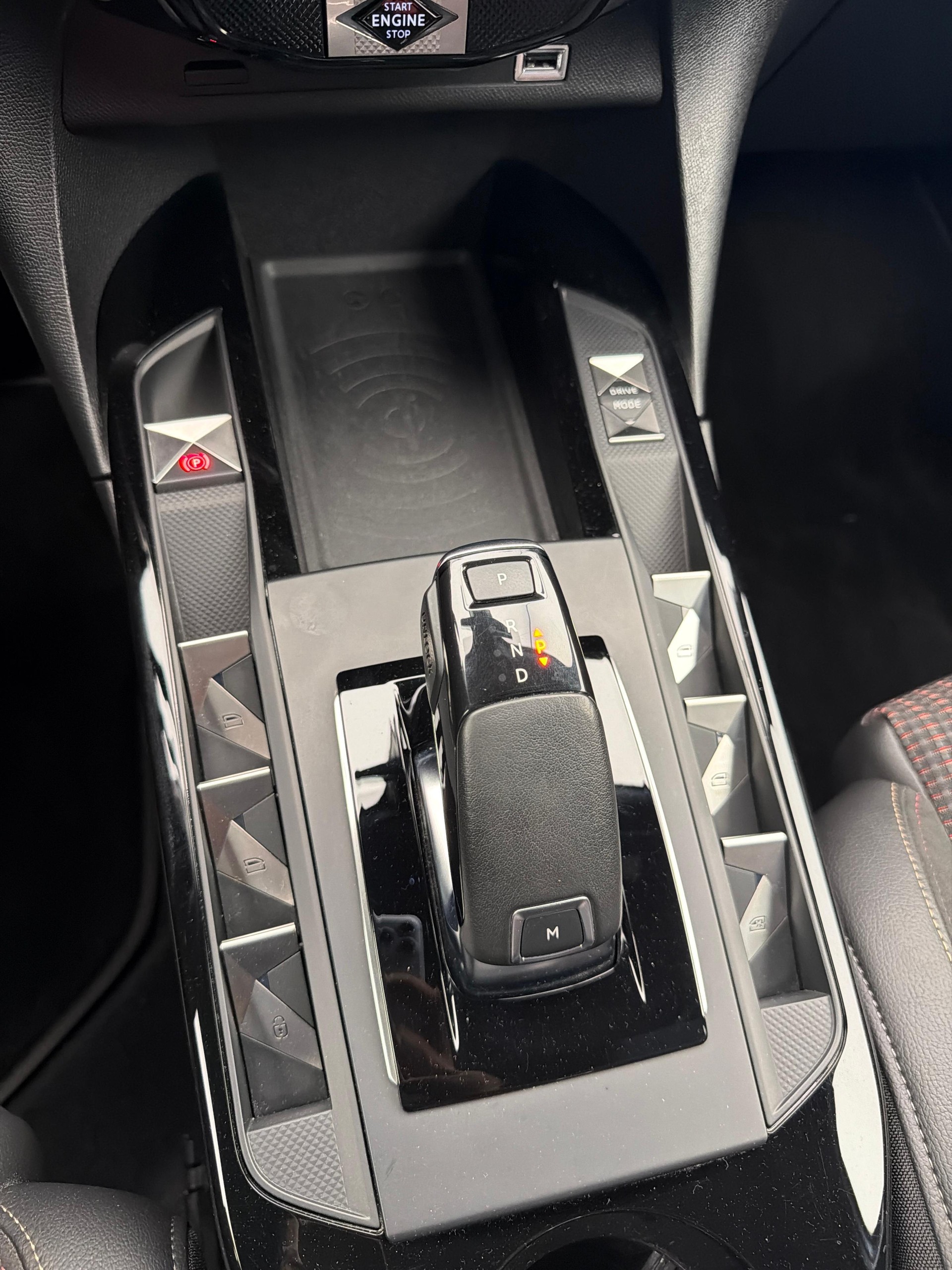 DS AUTOMOBILES 3 Crossback 1.2 PureTech 130 Performance Line-image-18
