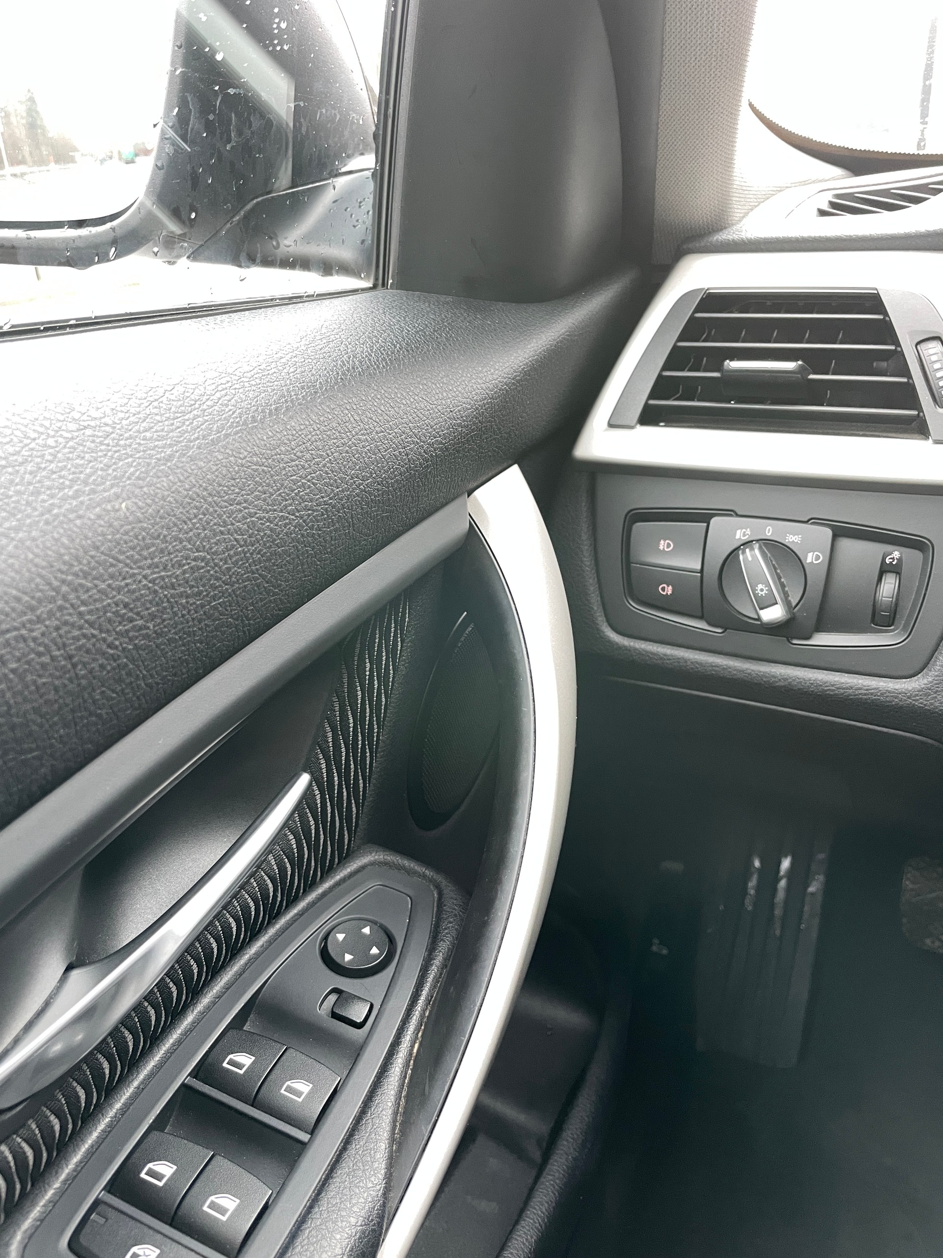BMW 320d Touring-image-23