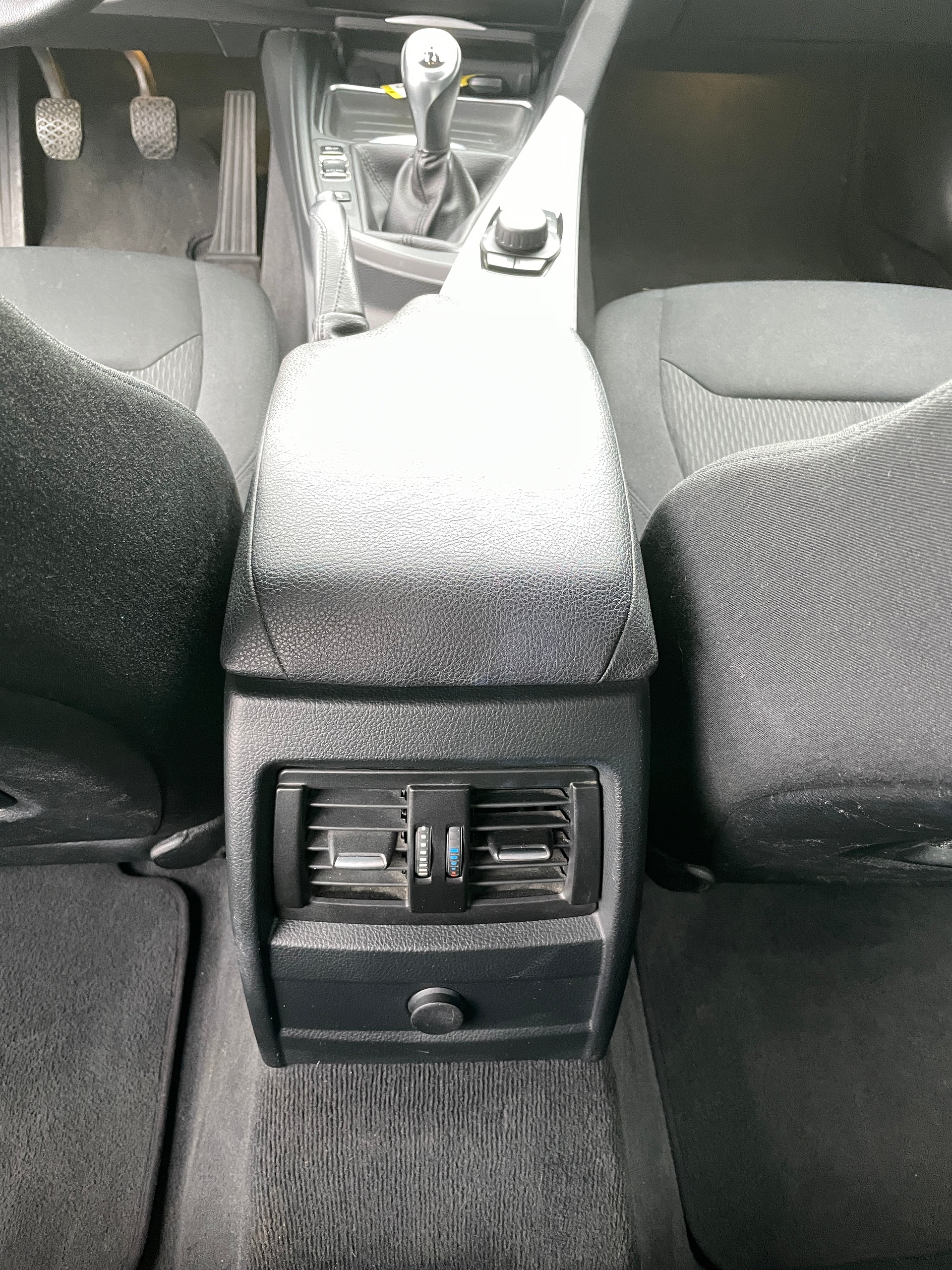 BMW 320d Touring-image-17