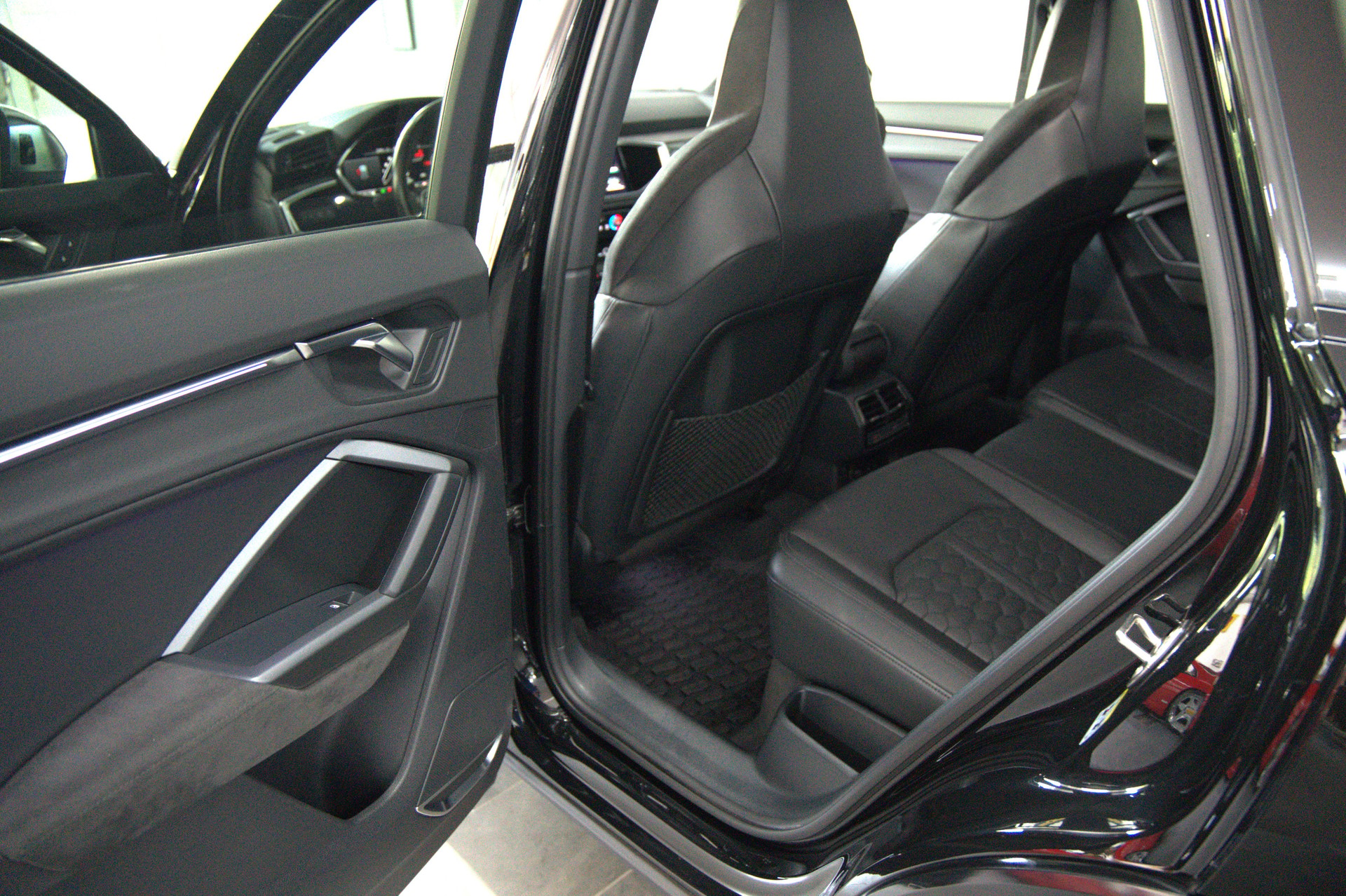 AUDI RS Q3 2.5 TFSI quattro S tronic-image-8