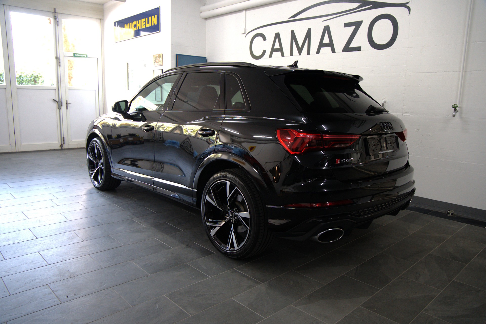 AUDI RS Q3 2.5 TFSI quattro S tronic-showroom-element-3