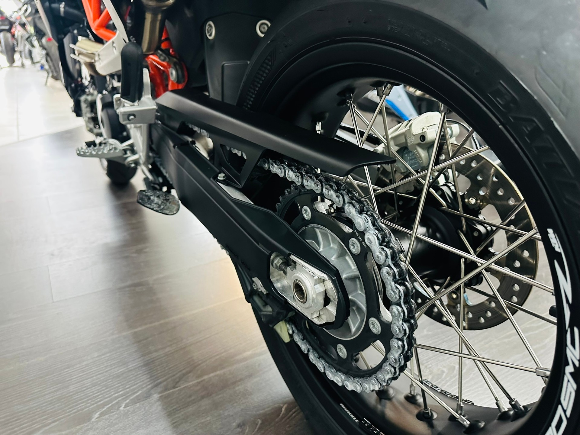 KTM 690 SMC R ABS (35 kW)-image-9