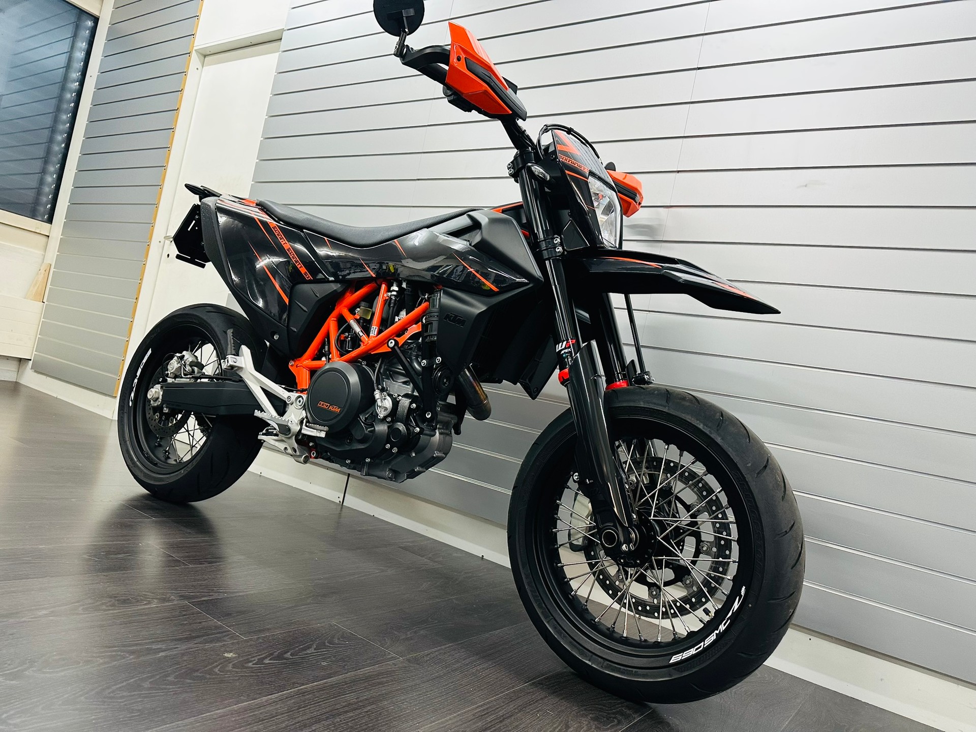 KTM 690 SMC R ABS (35 kW)-image-10