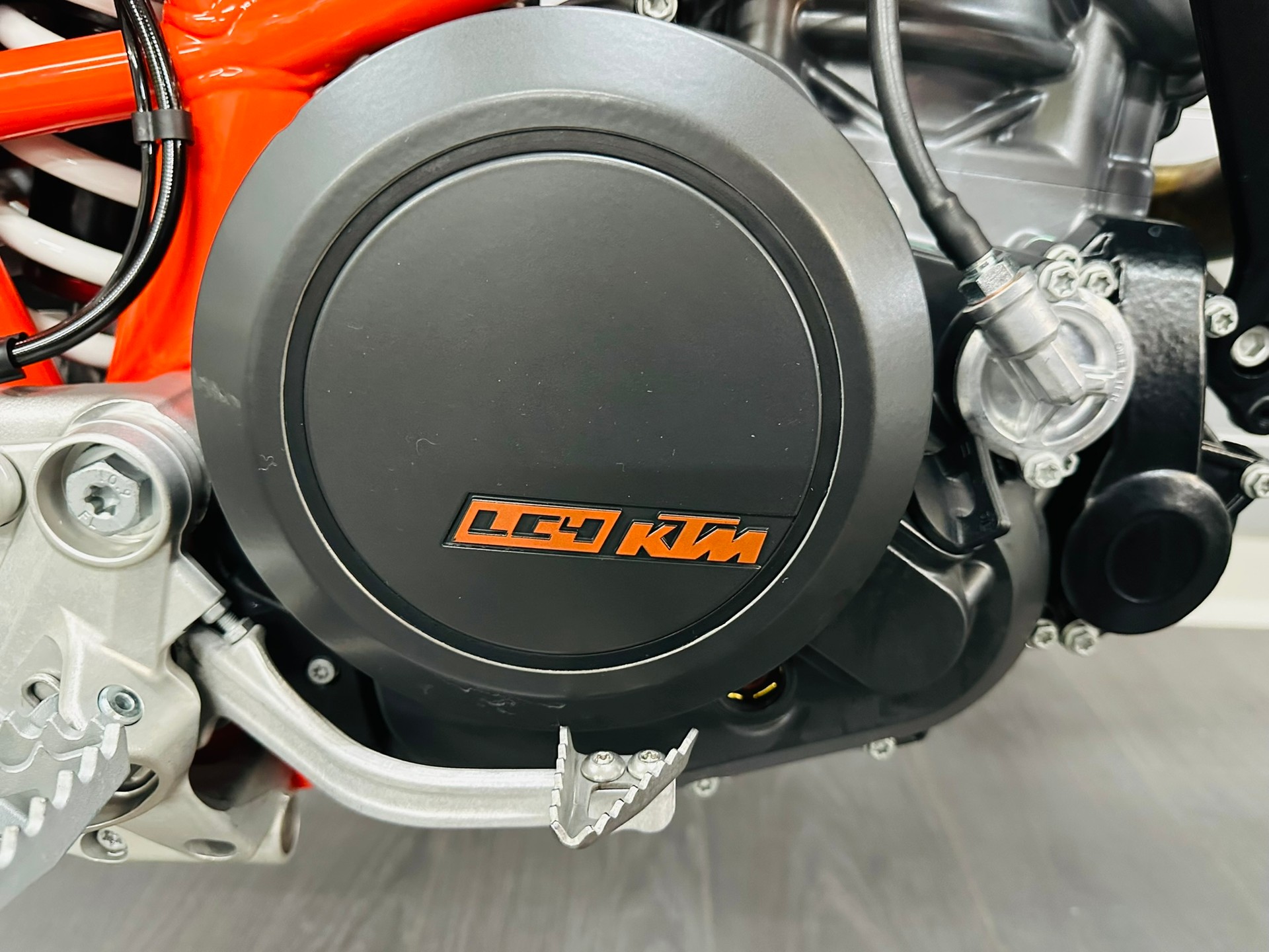 KTM 690 SMC R ABS (35 kW)-image-5
