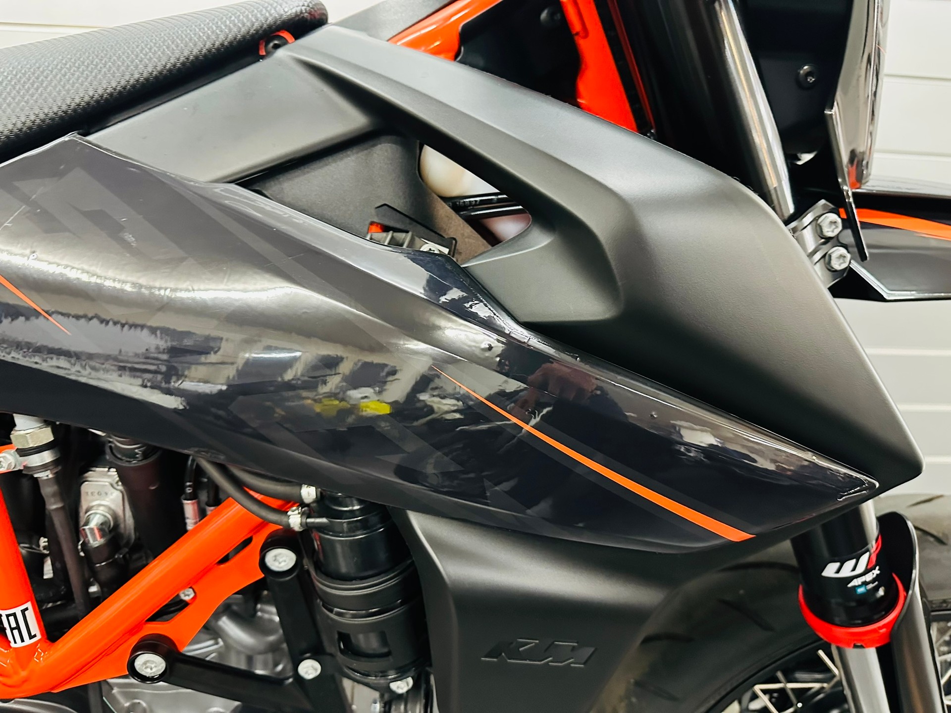 KTM 690 SMC R ABS (35 kW)-image-1