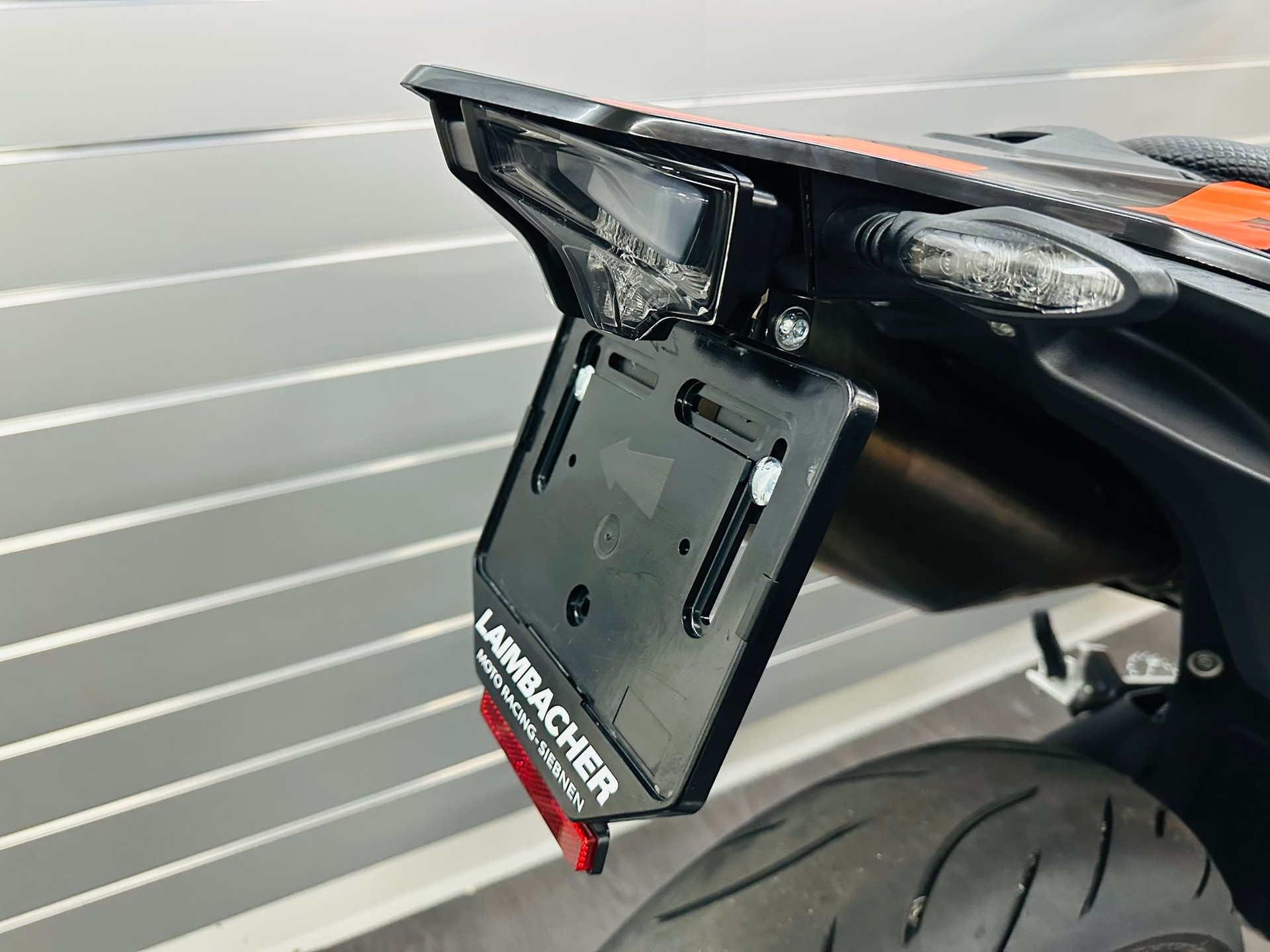 KTM 690 SMC R ABS (35 kW)-image-7