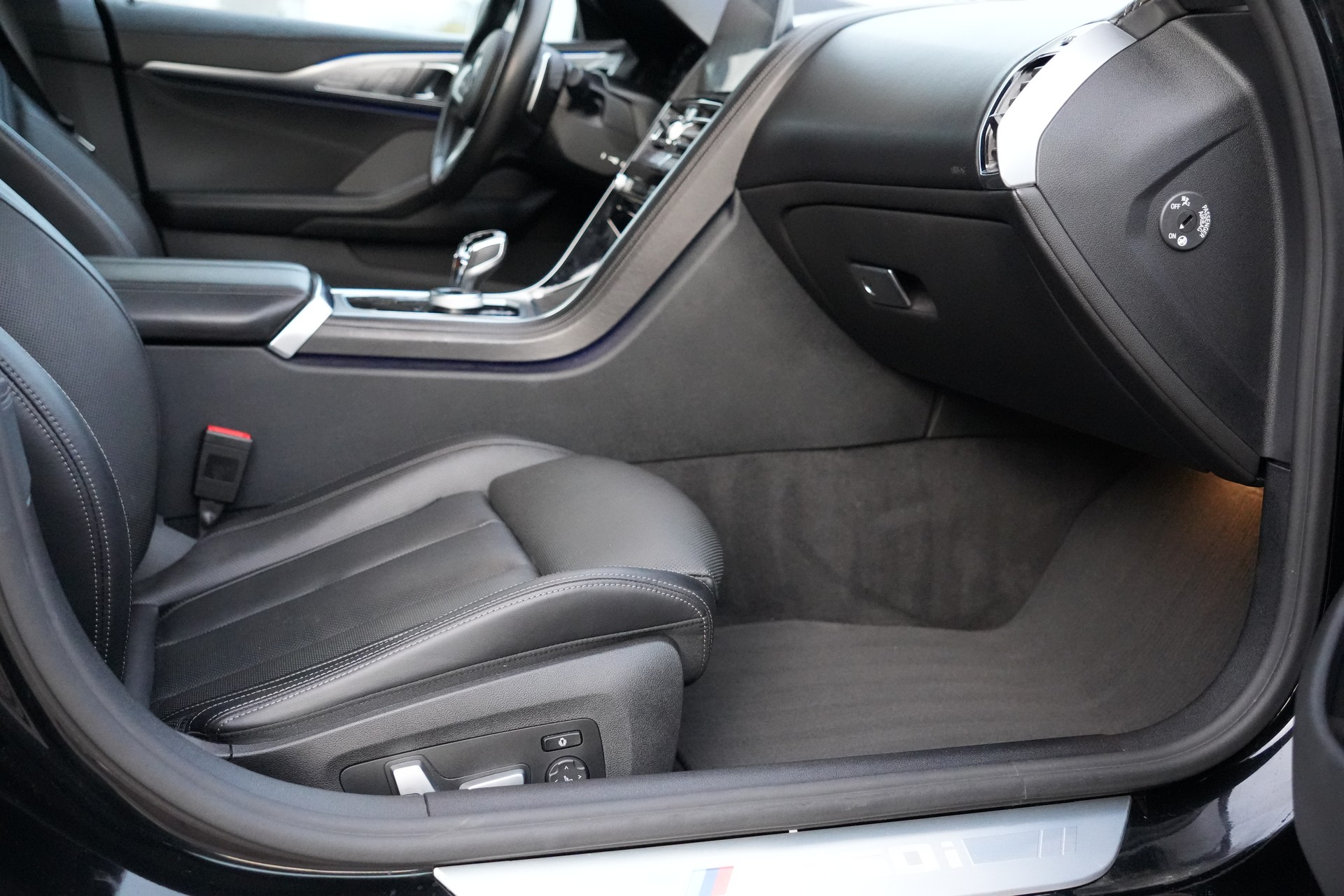 BMW M850i xDrive Steptronic (CH)-image-15