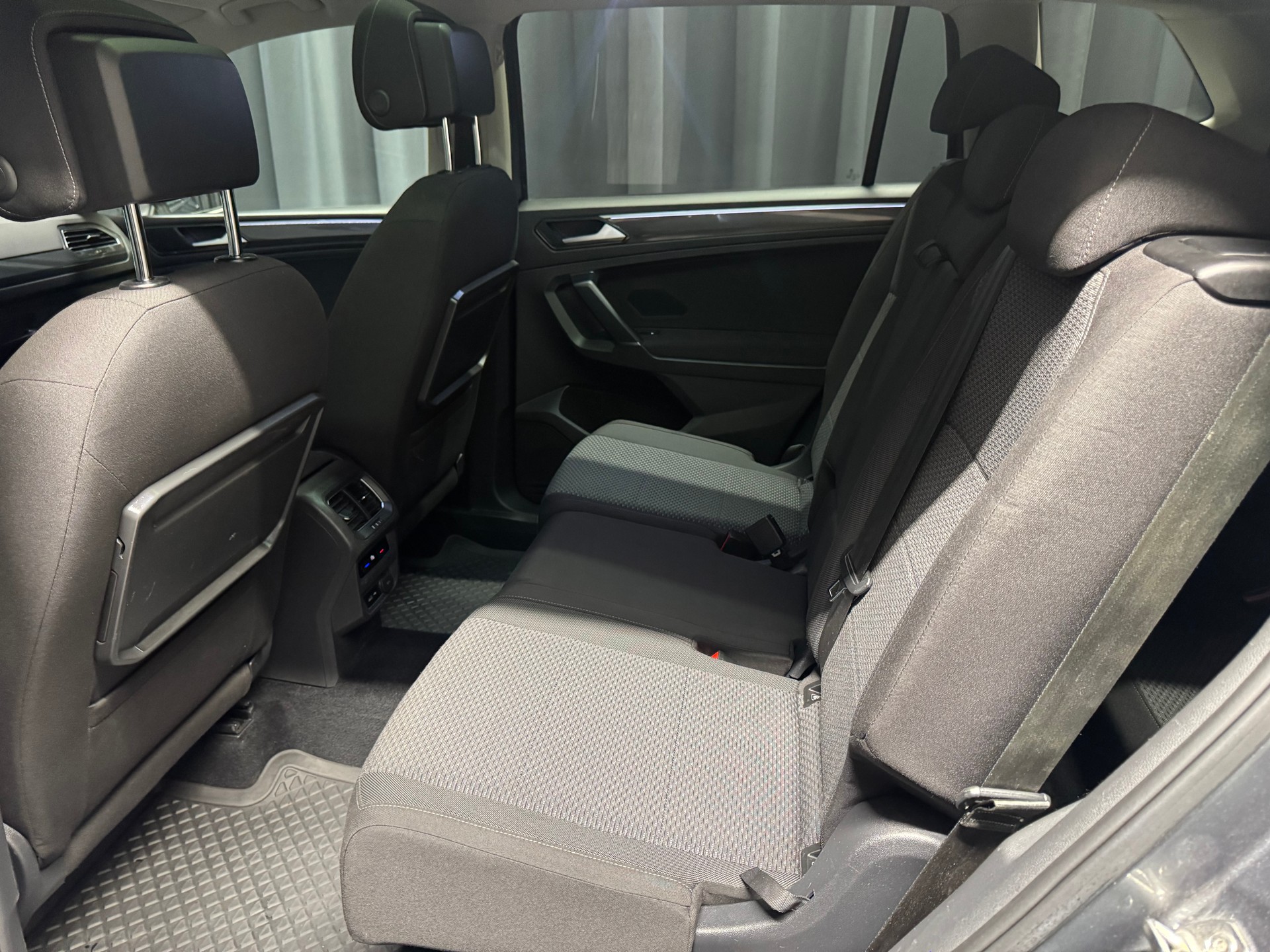 VW Tiguan Allspace 2.0TSI Comfortline 4Motion DSG(M)(61)-image-7