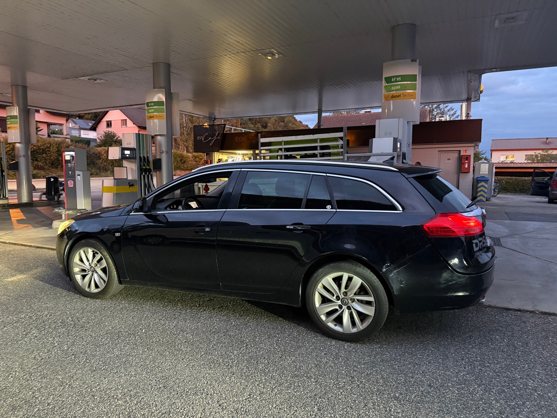 OPEL Insignia Sports Tourer 1.6 Turbo Sport-image-2