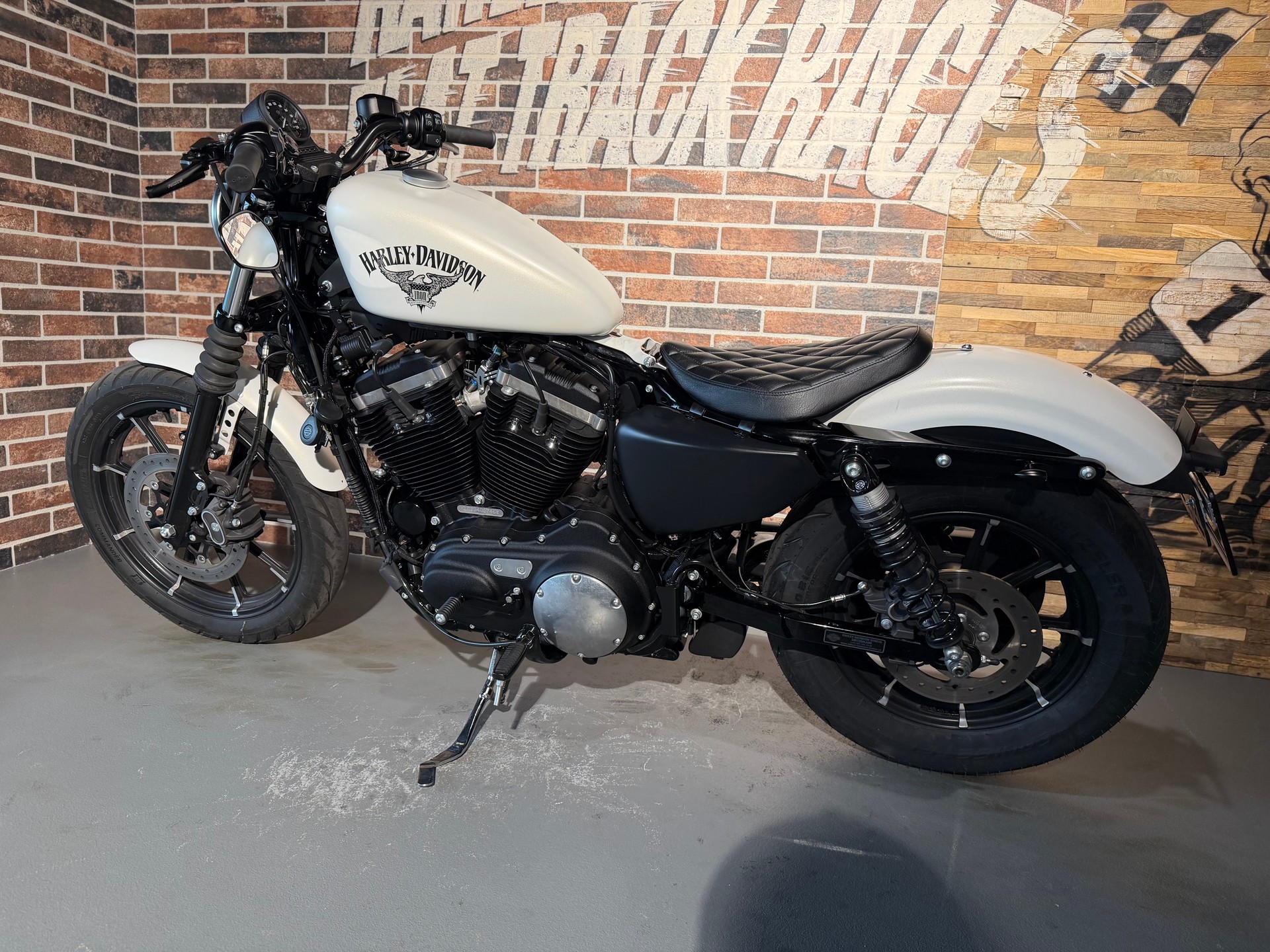 HARLEY-DAVIDSON XL 883 N Sportster Iron ABS-image-2