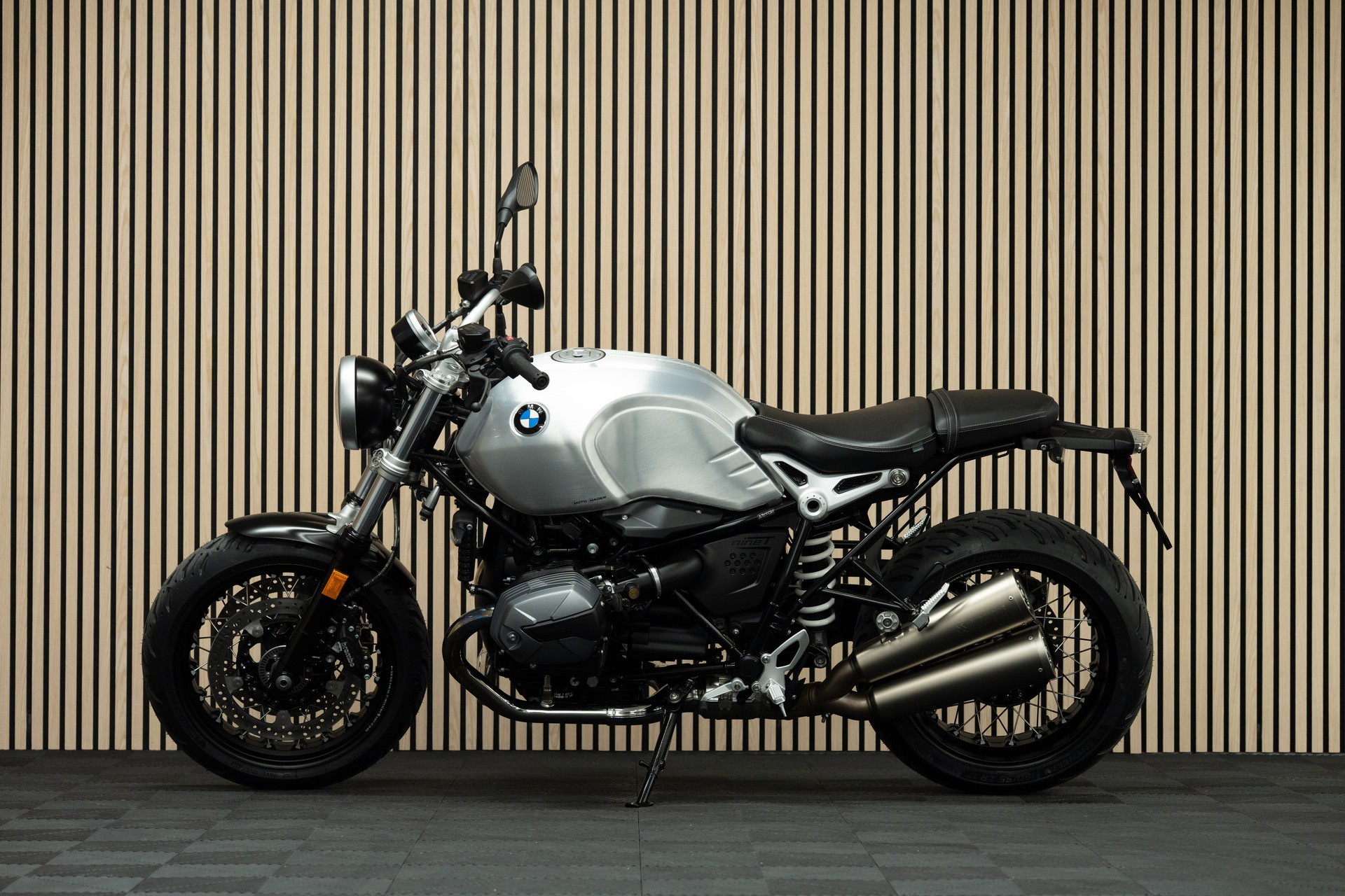 BMW R nineT Pure-showroom-element-1