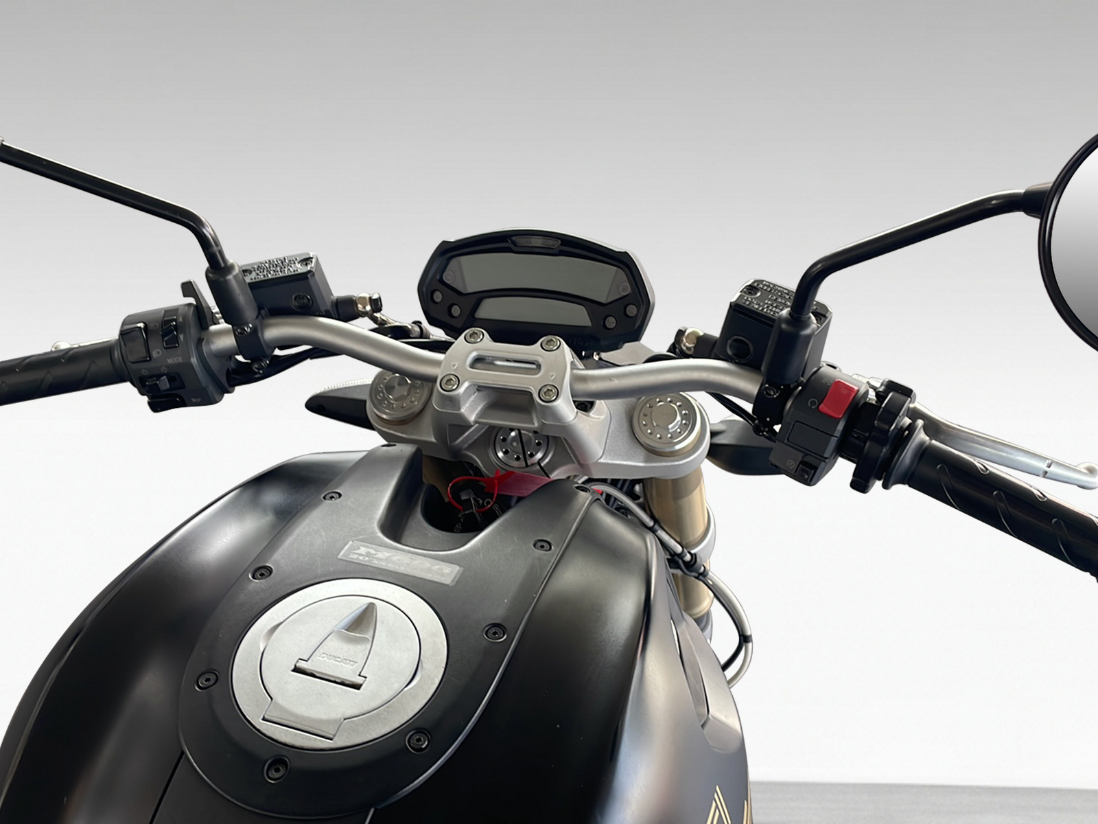 DUCATI 696 Monster ABS-image-7
