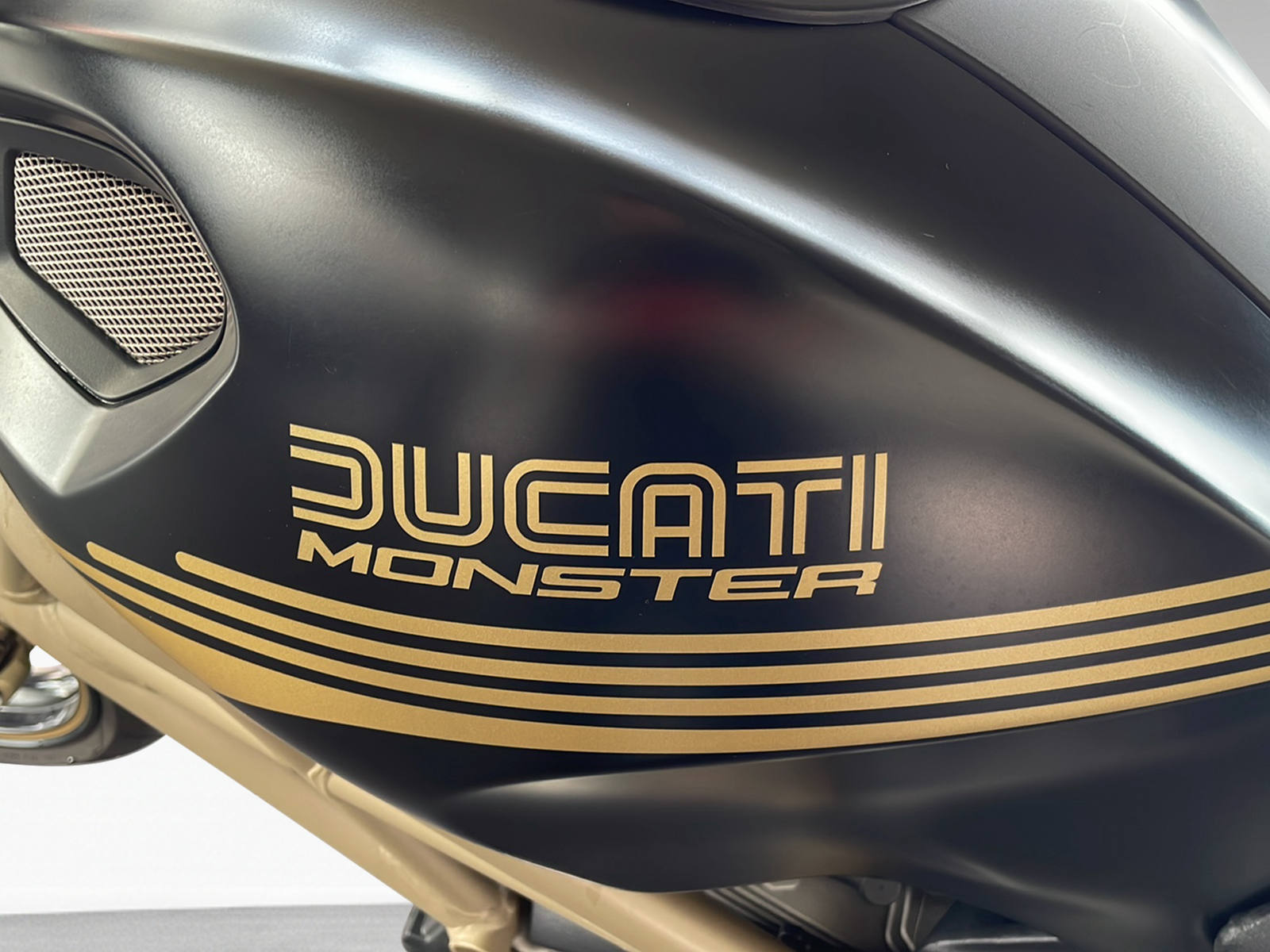 DUCATI 696 Monster ABS-image-8