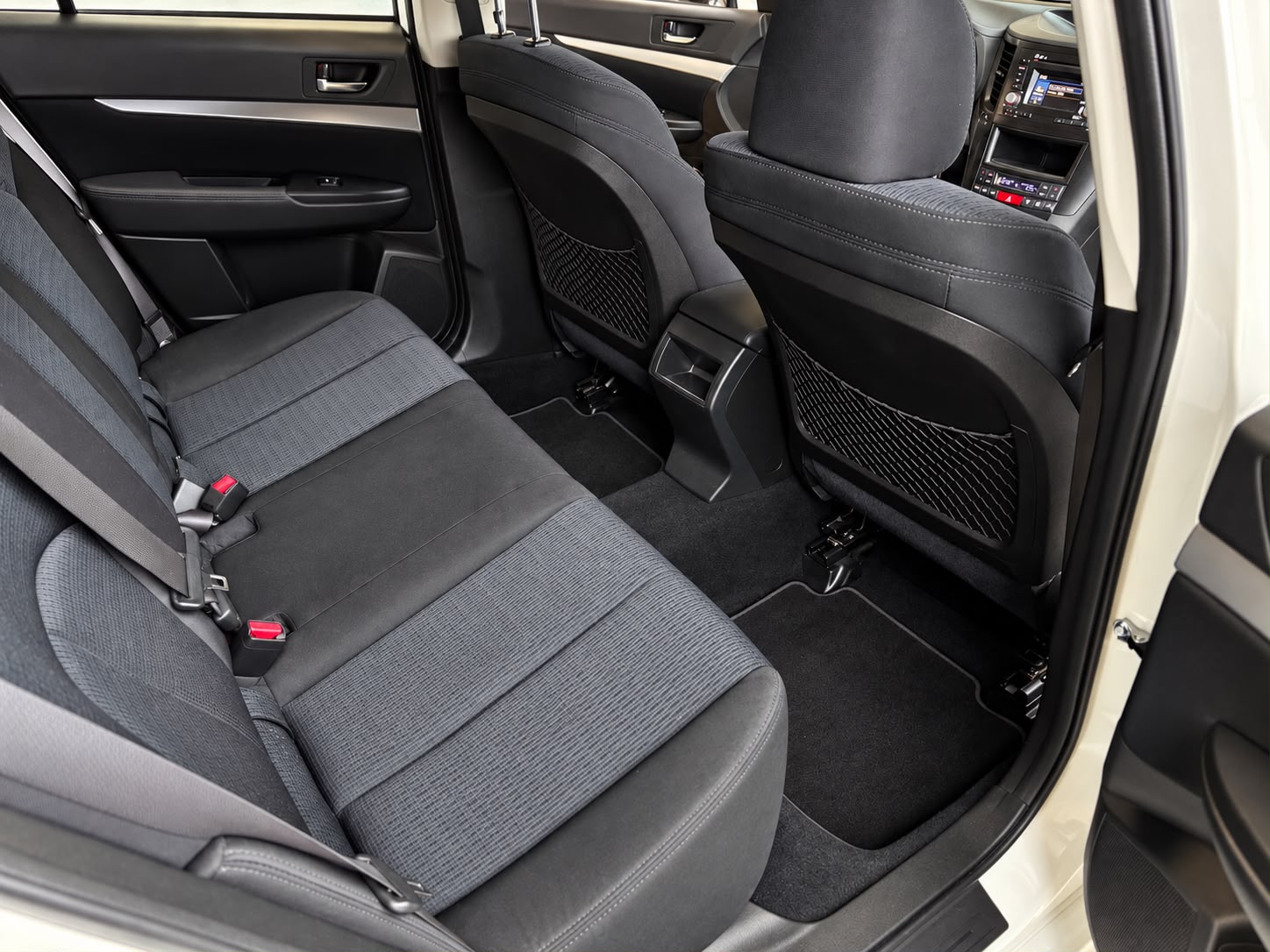 SUBARU Legacy 2.0i Swiss AWD Lineartronic-image-16