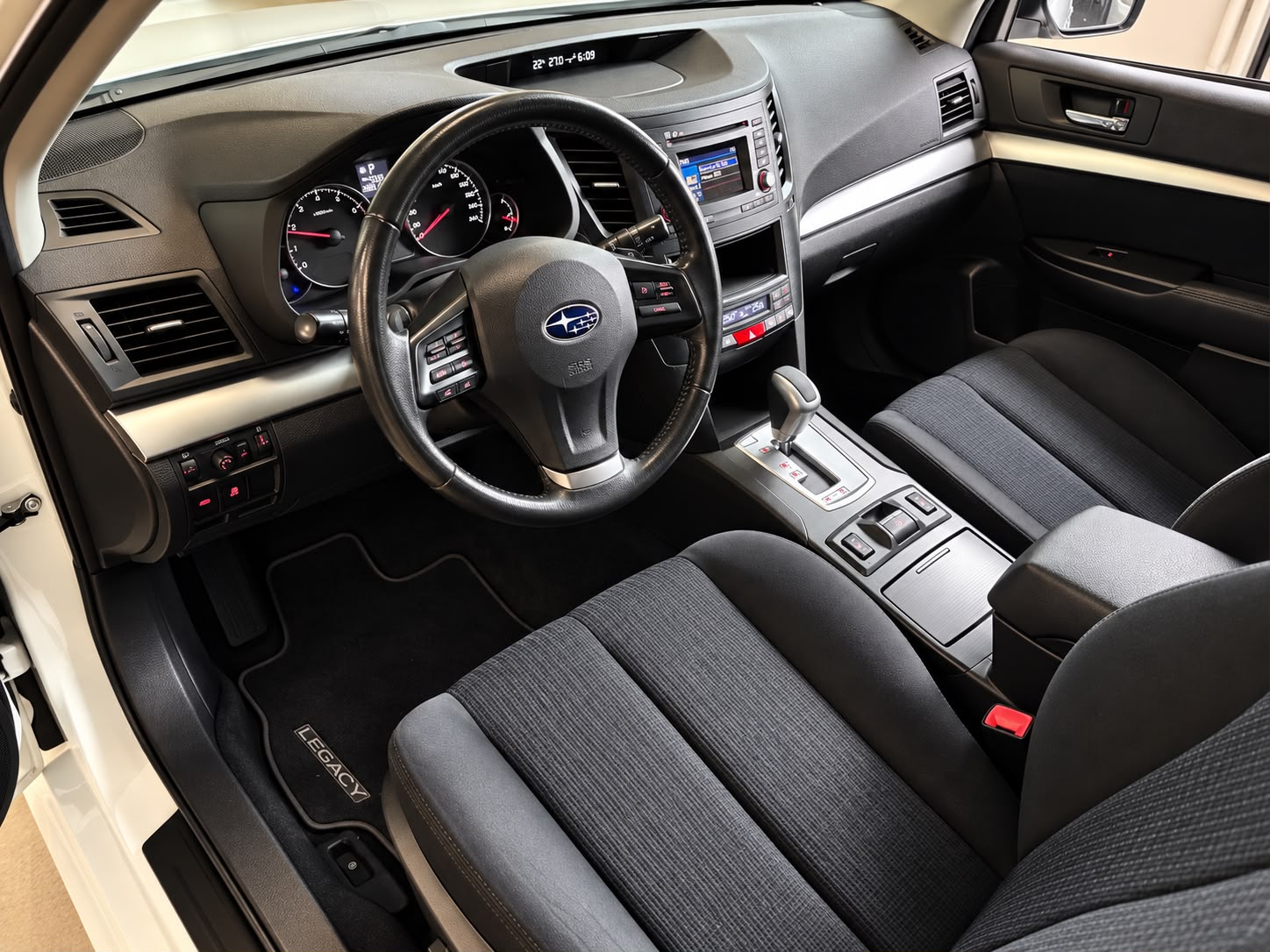 SUBARU Legacy 2.0i Swiss AWD Lineartronic-image-13
