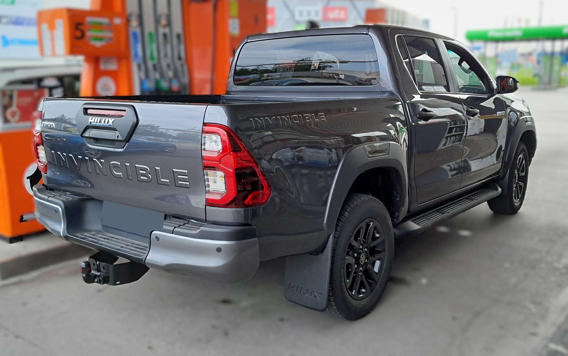 TOYOTA HI-LUX INVINCIBLE 2,8 DC 4x4 MHEV oxydbronze / grey metallic, inklusive AHK 3,5 Tonnen + Wanne-image-16