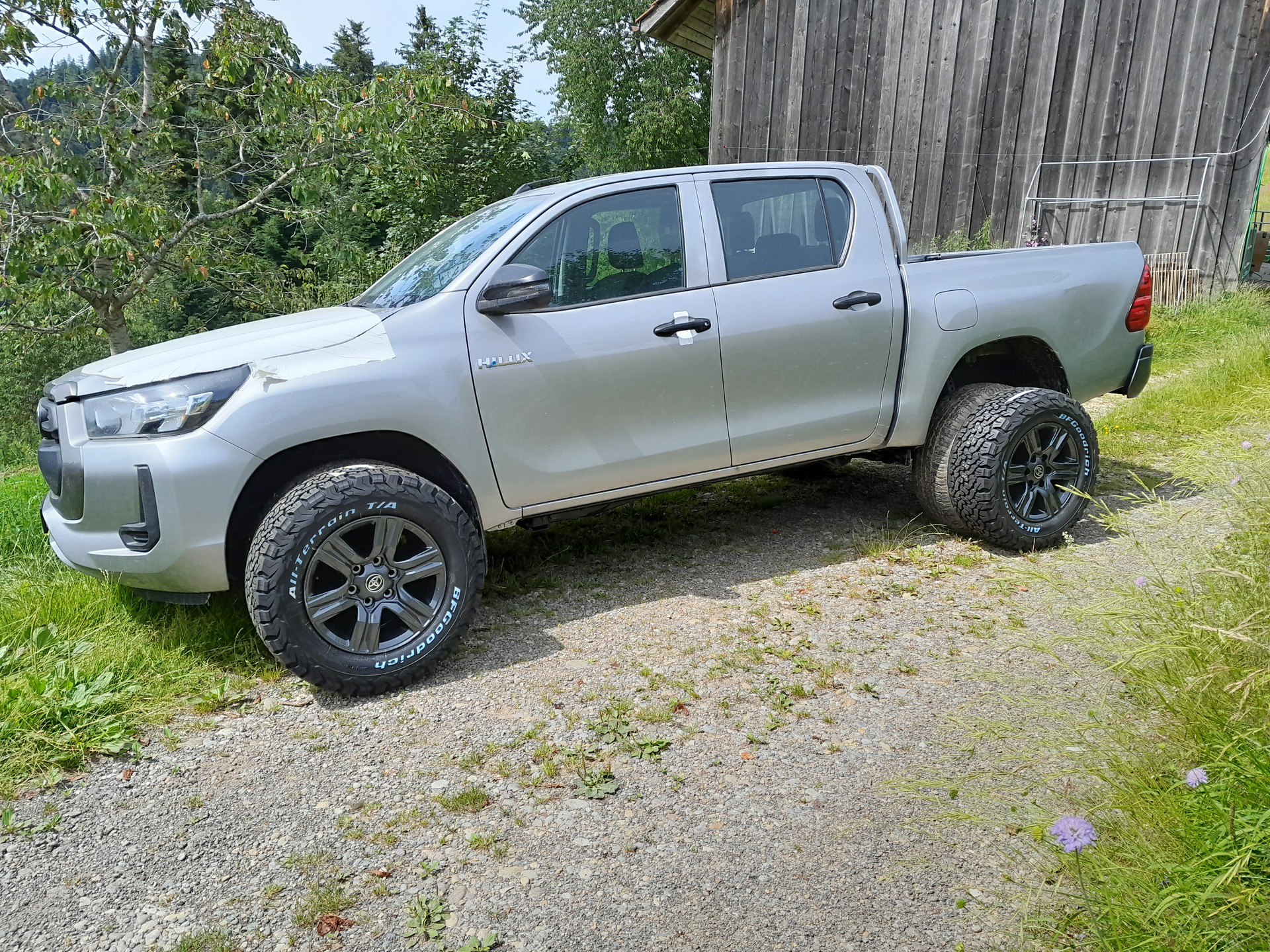 TOYOTA HI-LUX 2,8 DC 4x4 / Tech. Paket, silber metallic, inkl. AHK 3,5 T, Wanne, ALU + Offroadpneu optional *** kein Mildhybrid !!! ***