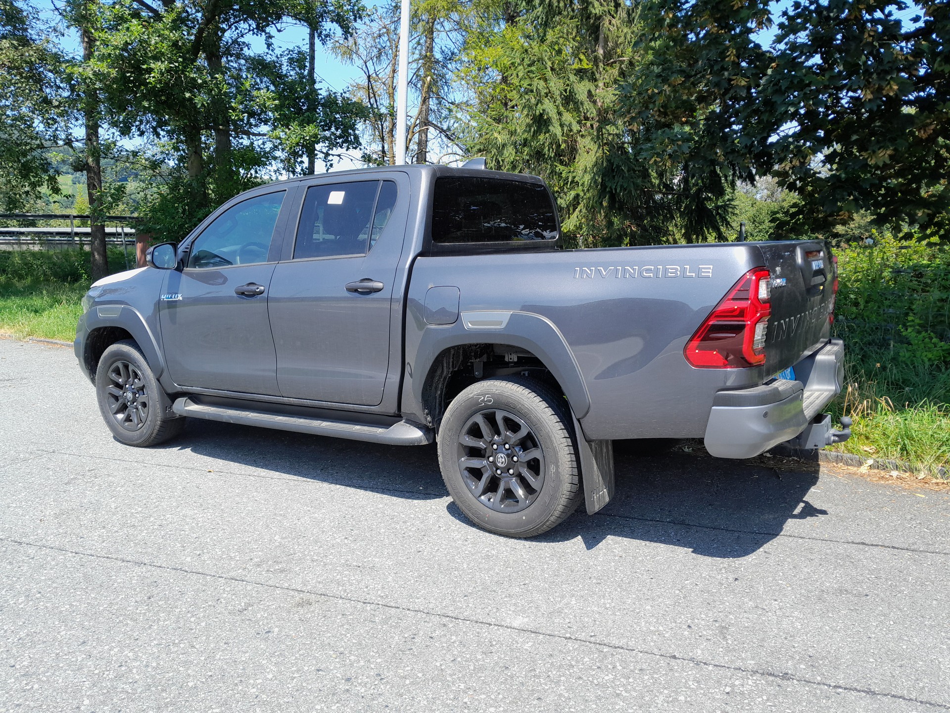 TOYOTA HI-LUX INVINCIBLE 2,8 DC 4x4 MHEV oxydbronze / grey metallic, inklusive AHK 3,5 Tonnen + Wanne-image-17