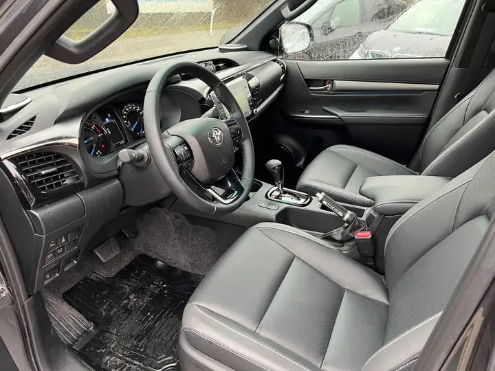 TOYOTA HI-LUX INVINCIBLE 2,8 DC 4x4 MHEV oxydbronze / grey metallic, inklusive AHK 3,5 Tonnen + Wanne-image-8