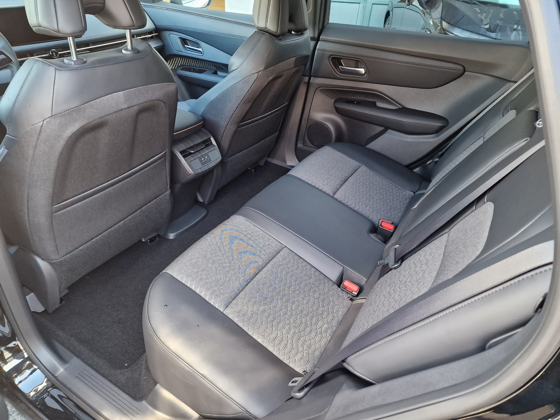 NISSAN Ariya 63 kWh Advance-image-13