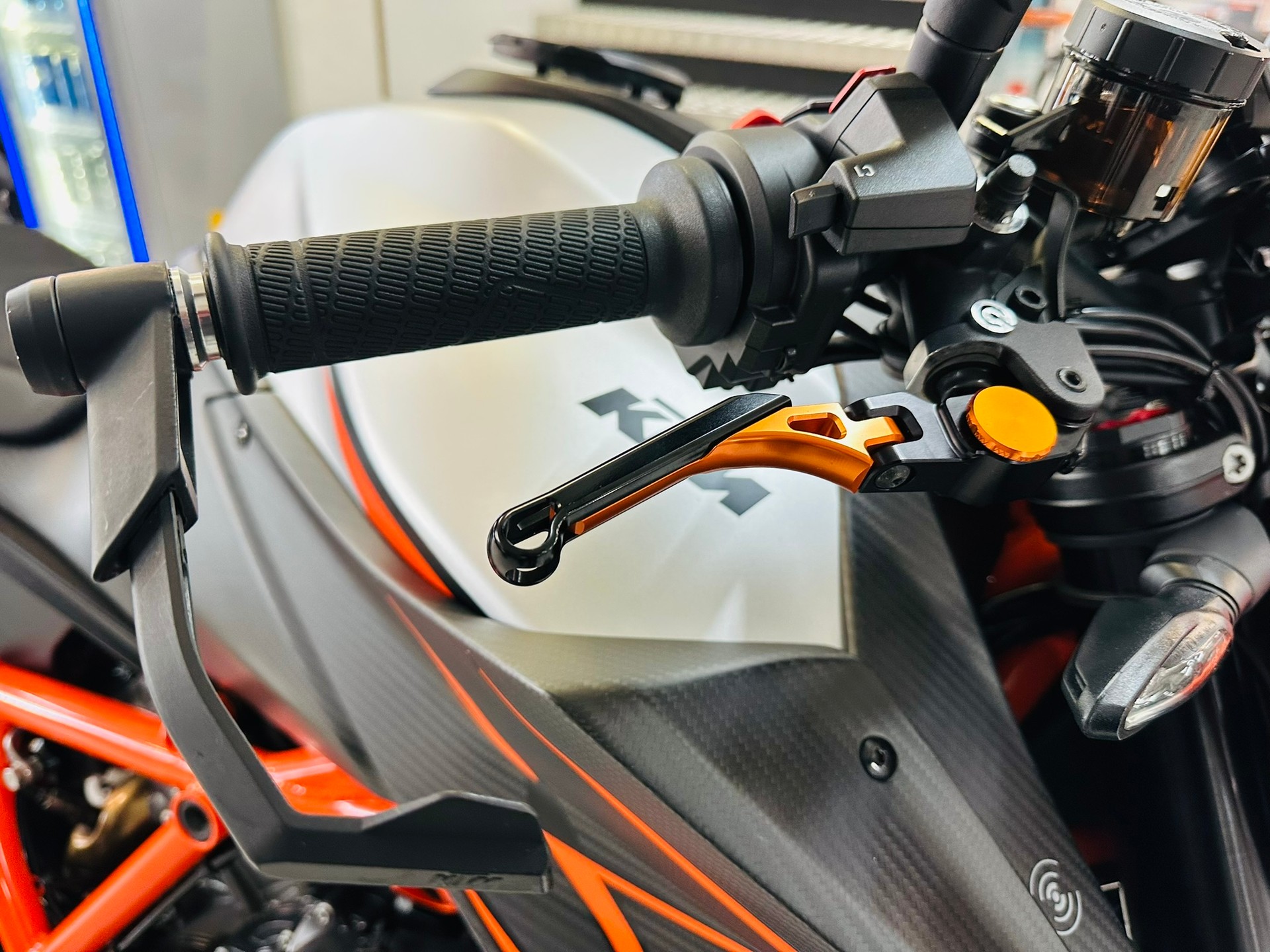 KTM 1290 Super Duke R EVO-image-4