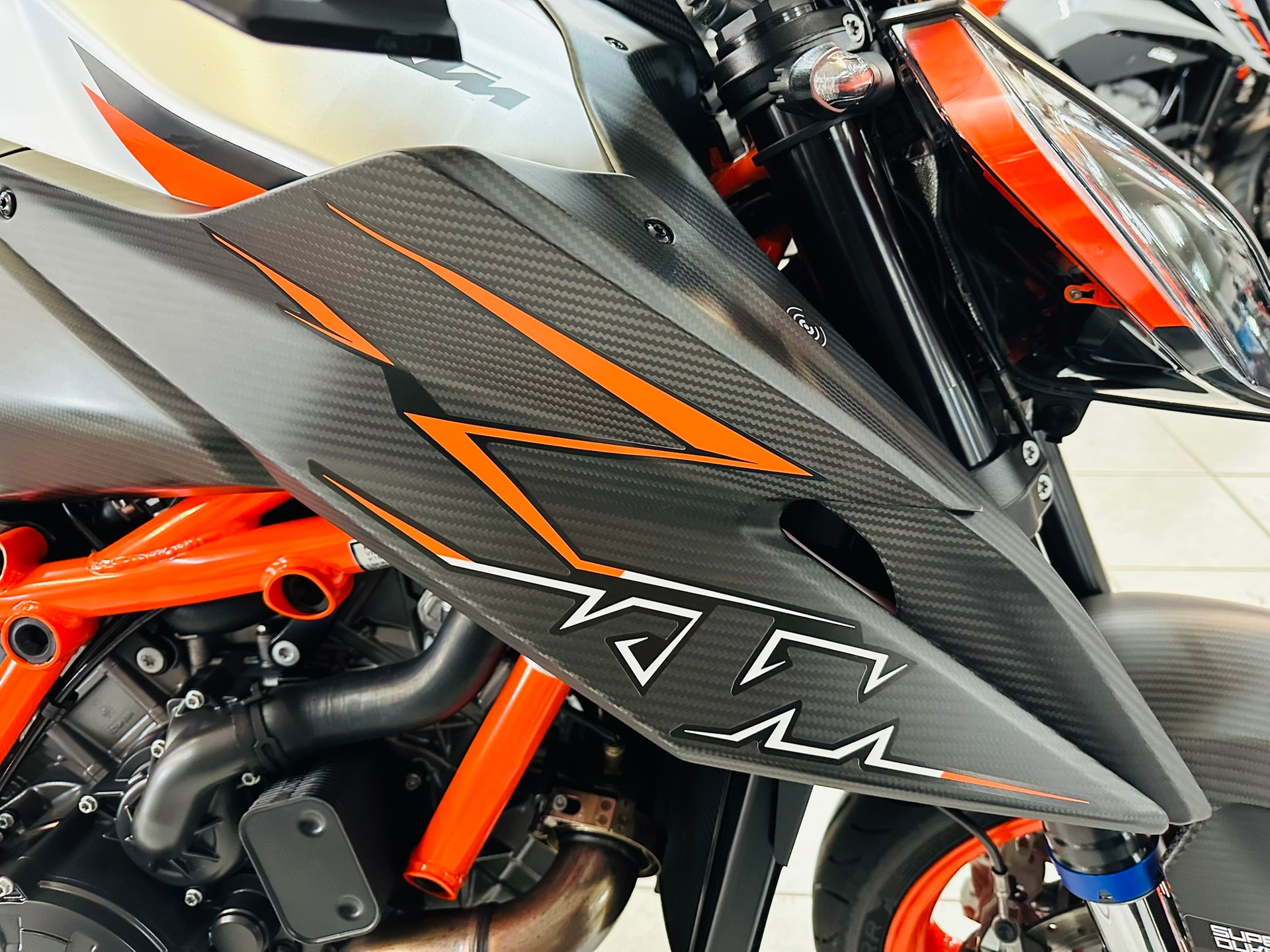 KTM 1290 Super Duke R EVO-image-2
