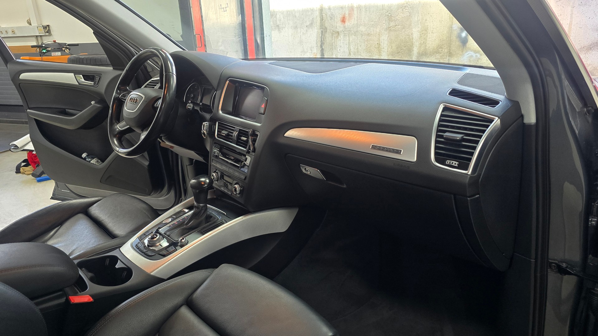 AUDI Q5 2.0 TDI quattro S-tronic-image-15