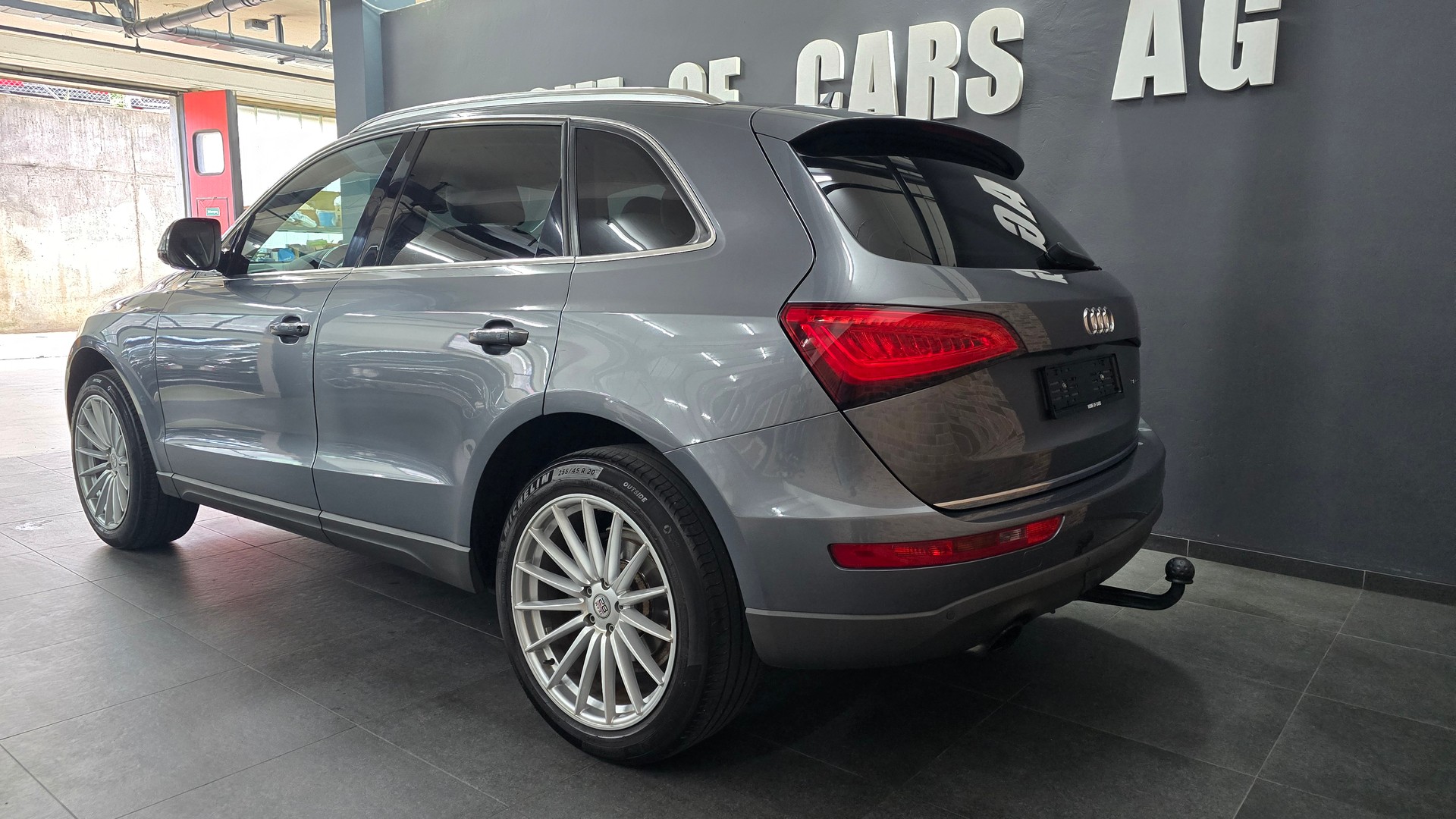 AUDI Q5 2.0 TDI quattro S-tronic-image-4