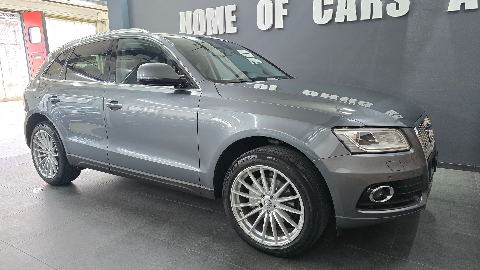 AUDI Q5 2.0 TDI quattro S-tronic-image-11