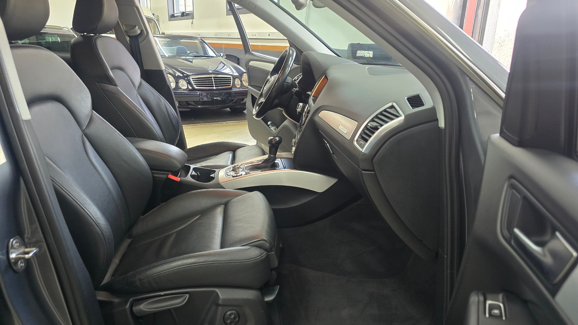 AUDI Q5 2.0 TDI quattro S-tronic-image-16