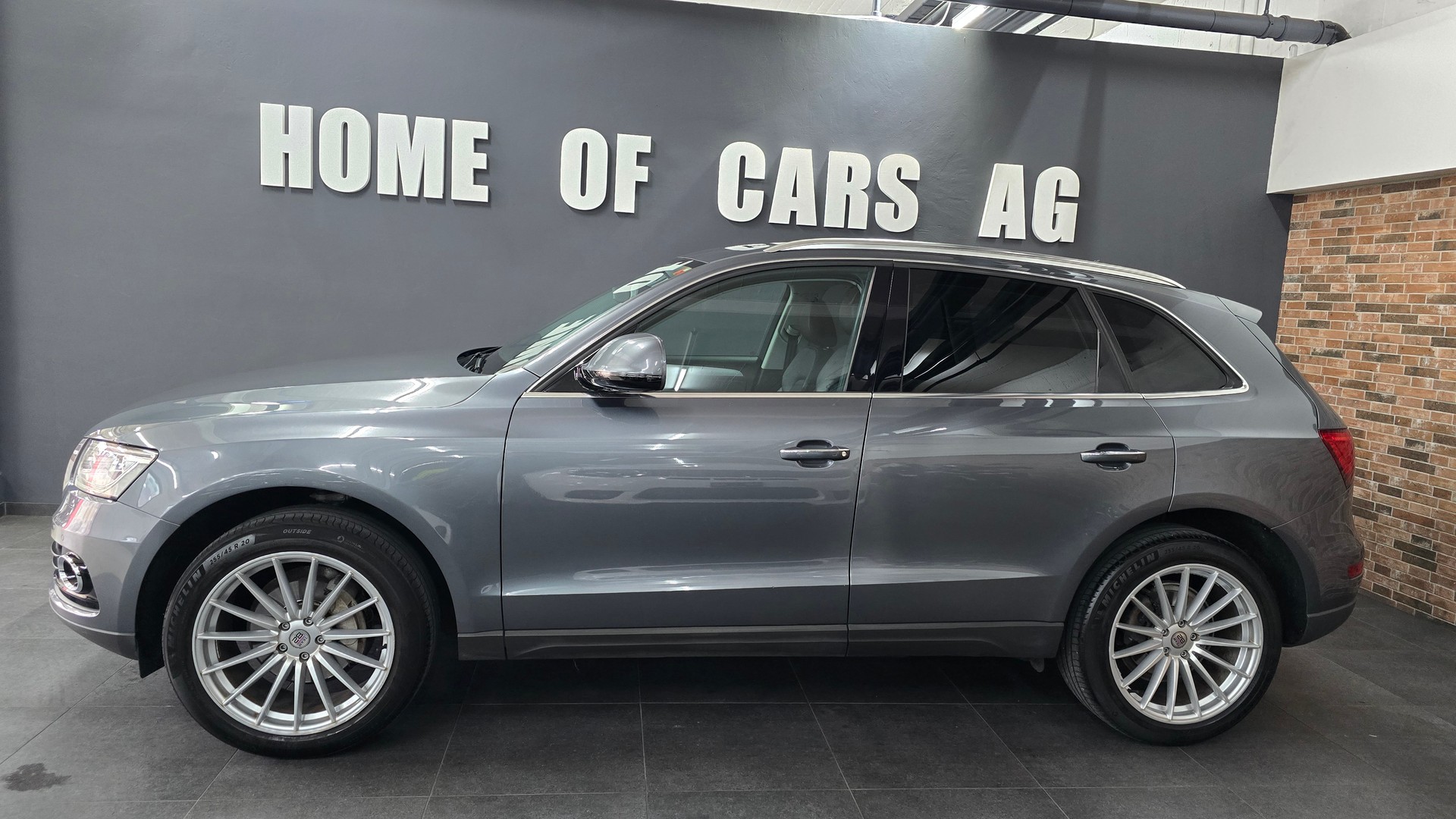 AUDI Q5 2.0 TDI quattro S-tronic-showroom-element-2