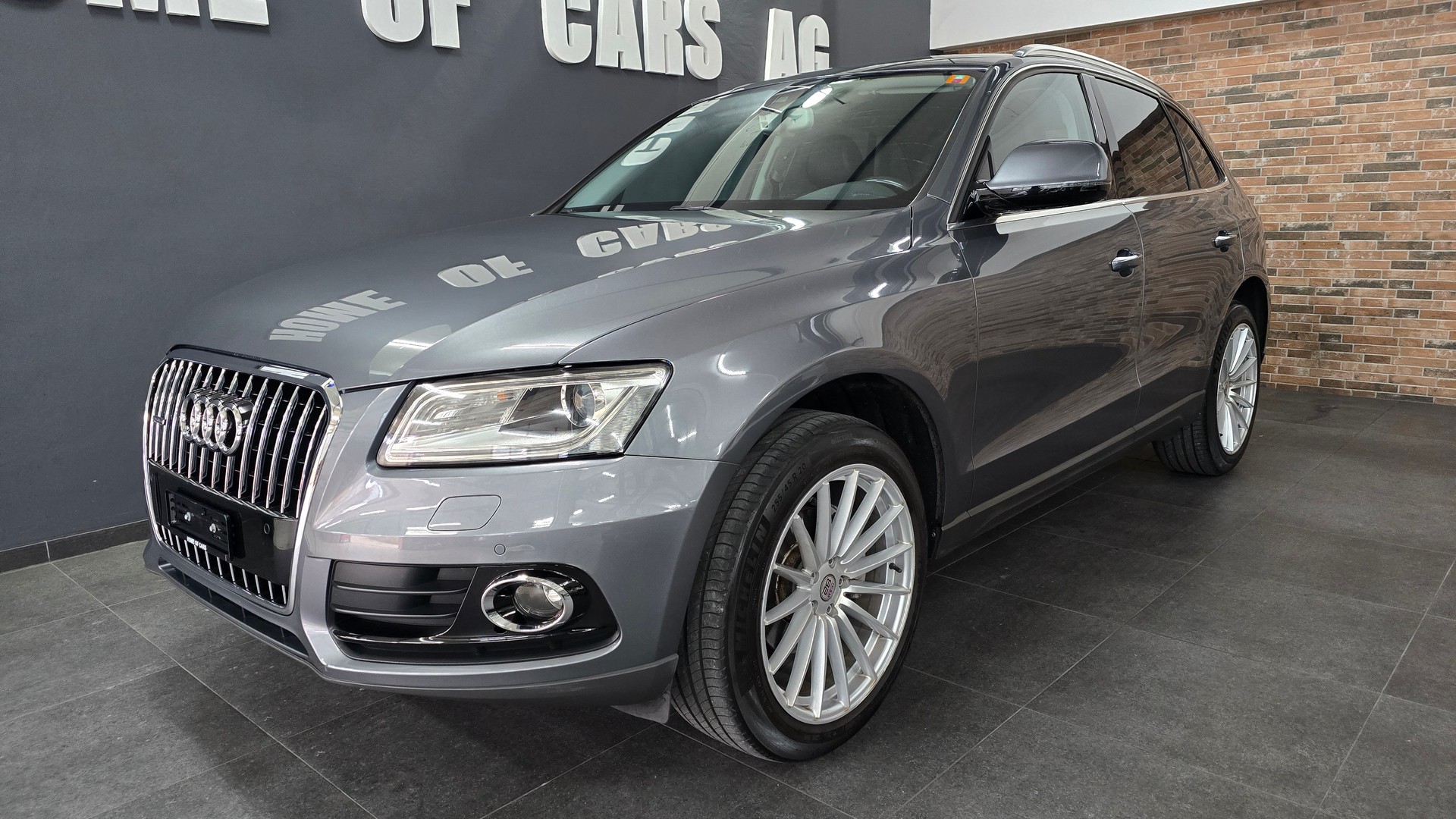 AUDI Q5 2.0 TDI quattro S-tronic-showroom-element-1