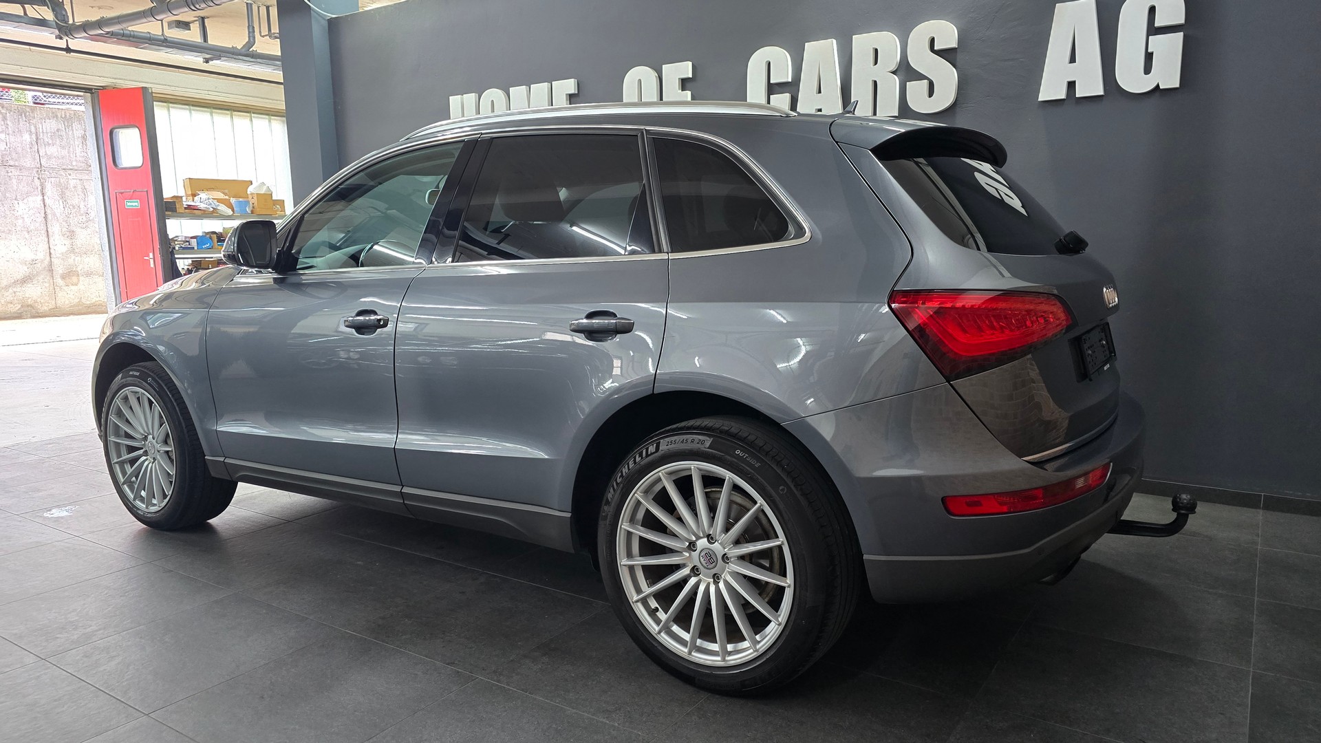 AUDI Q5 2.0 TDI quattro S-tronic-showroom-element-3