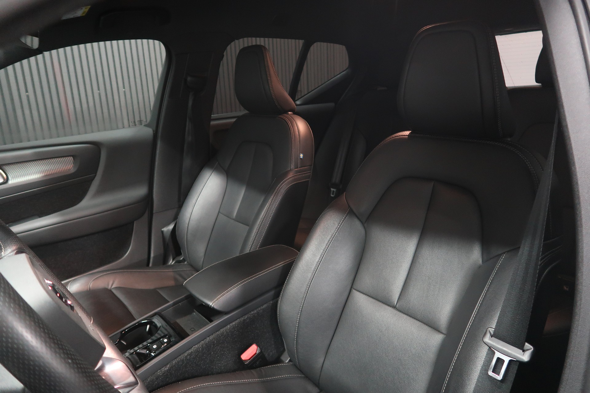 VOLVO XC40 T5 TwE R-Design DCT / CH / MFK / GARANTIE-image-13