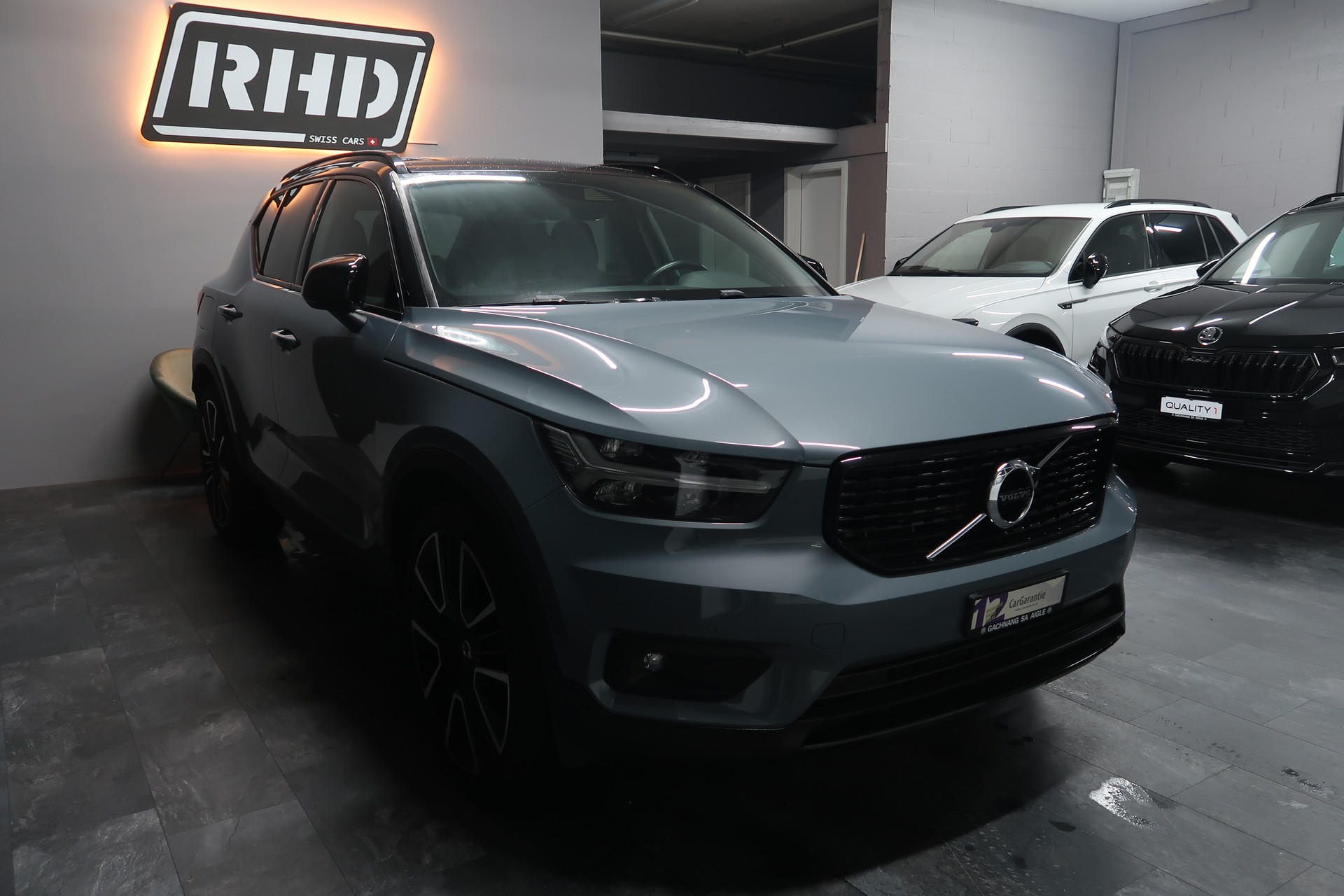 VOLVO XC40 T5 TwE R-Design DCT / CH / MFK / GARANTIE-showroom-element-3