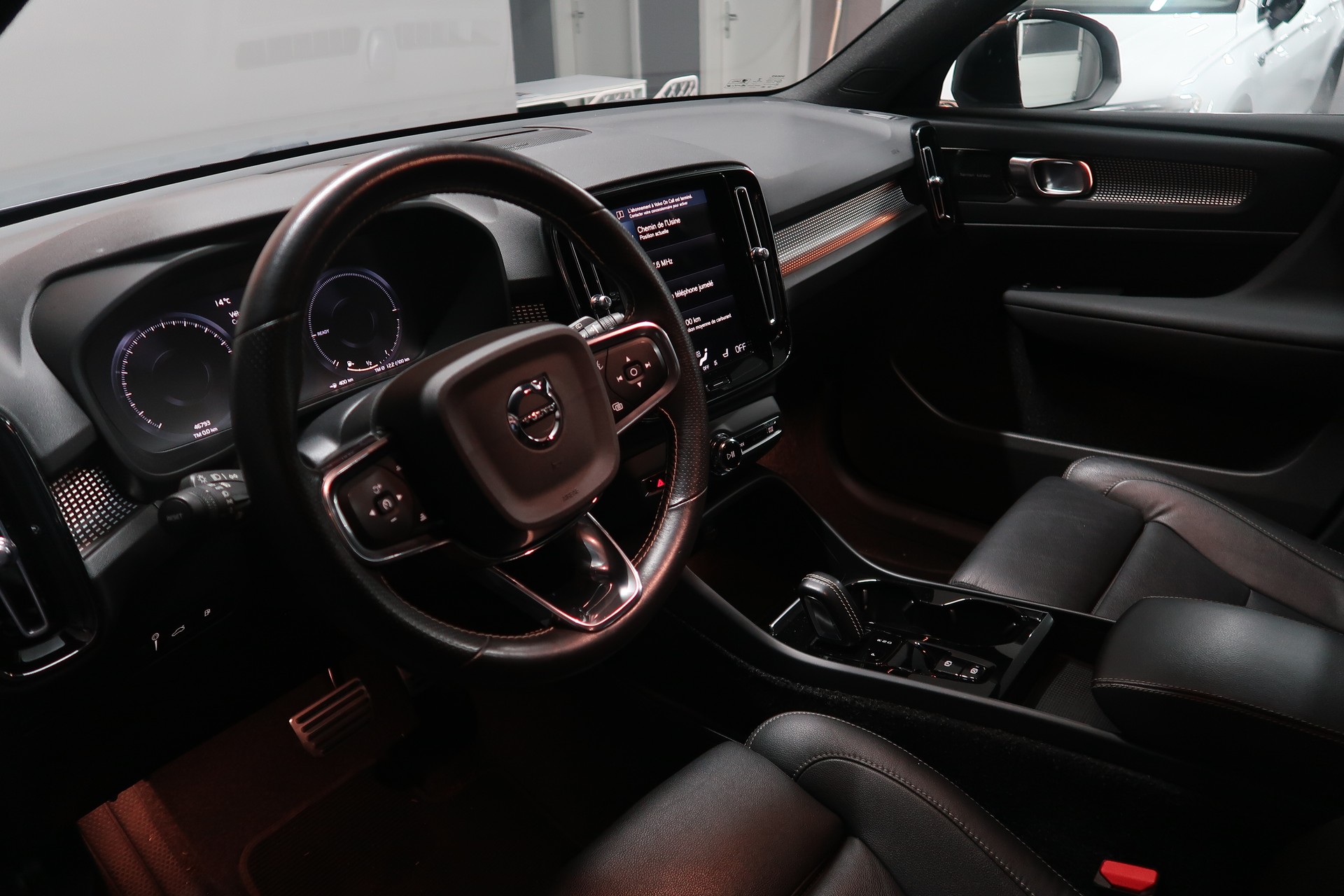 VOLVO XC40 T5 TwE R-Design DCT / CH / MFK / GARANTIE-image-12