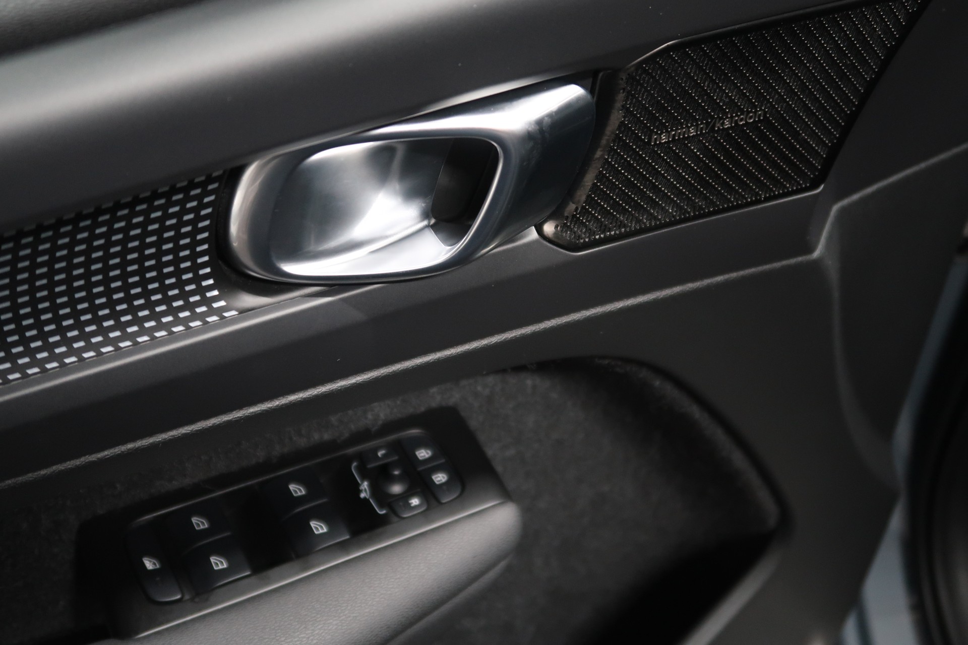 VOLVO XC40 T5 TwE R-Design DCT / CH / MFK / GARANTIE-image-20