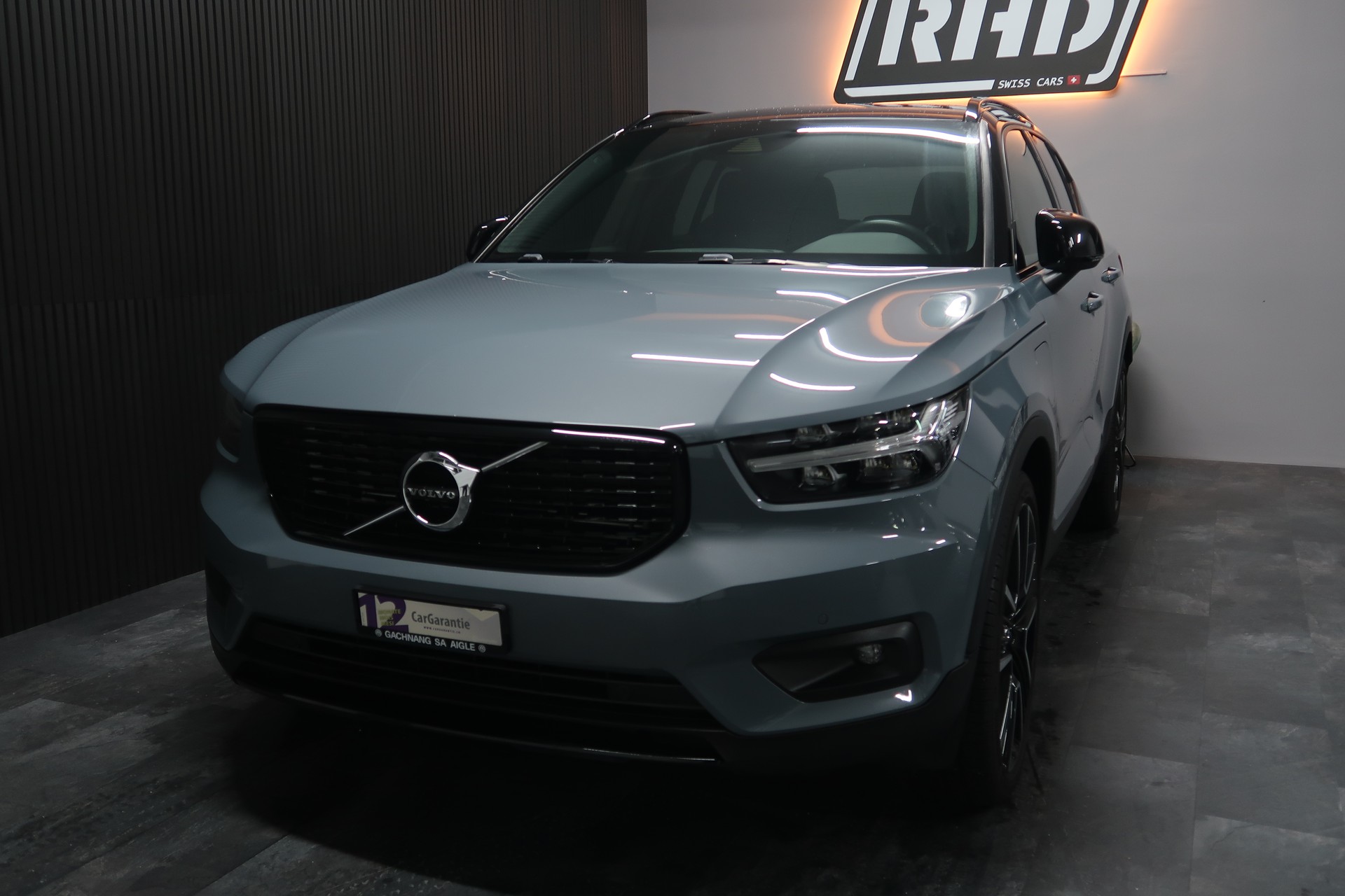 VOLVO XC40 T5 TwE R-Design DCT / CH / MFK / GARANTIE-showroom-element-1