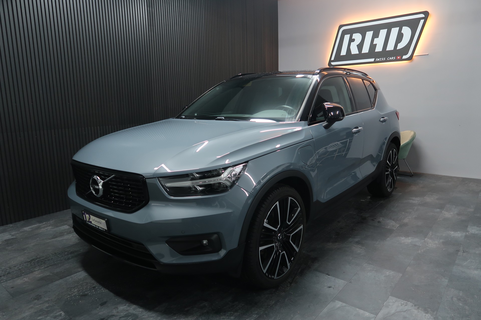 VOLVO XC40 T5 TwE R-Design DCT / CH / MFK / GARANTIE