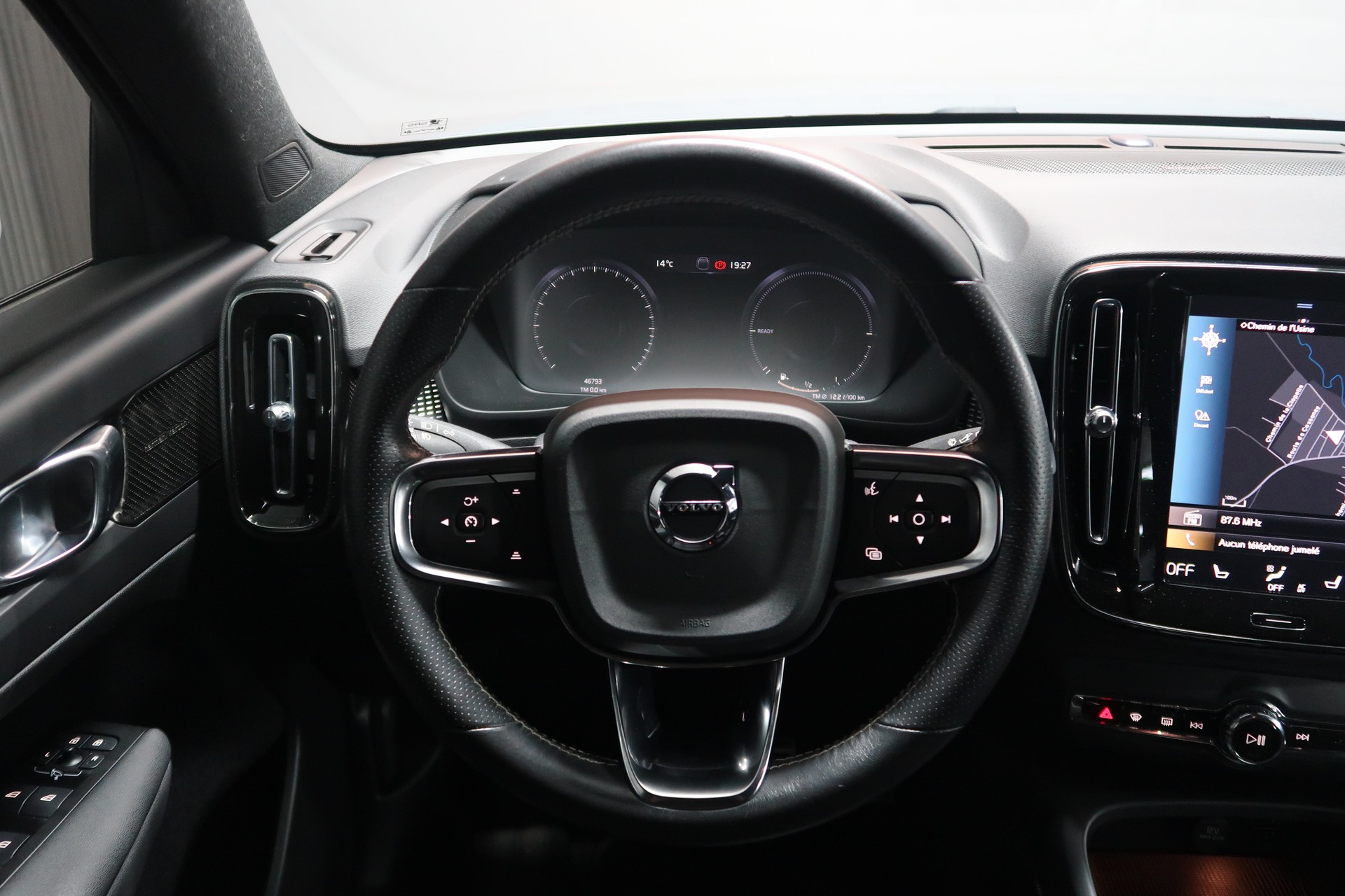 VOLVO XC40 T5 TwE R-Design DCT / CH / MFK / GARANTIE-image-18
