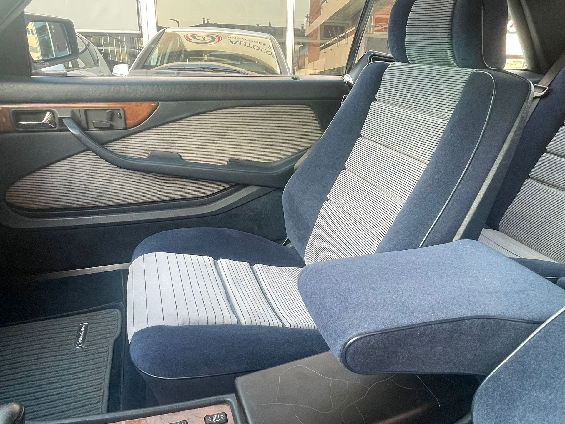 MERCEDES-BENZ 420 SEC Automatic-image-10