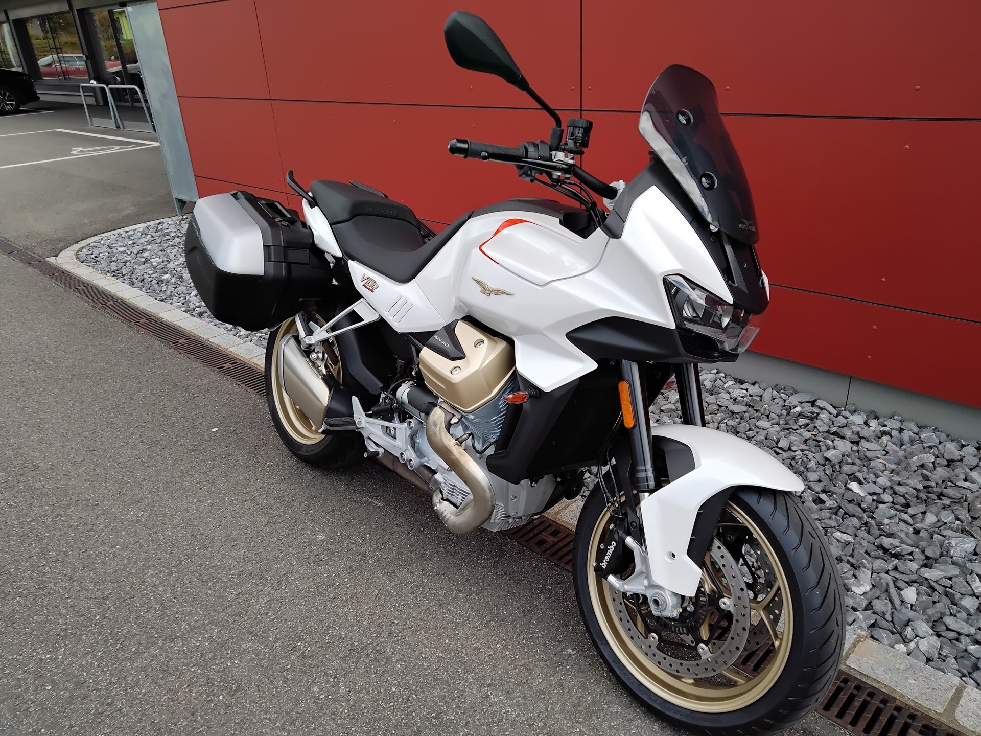 MOTO GUZZI V100 Mandello-image-3