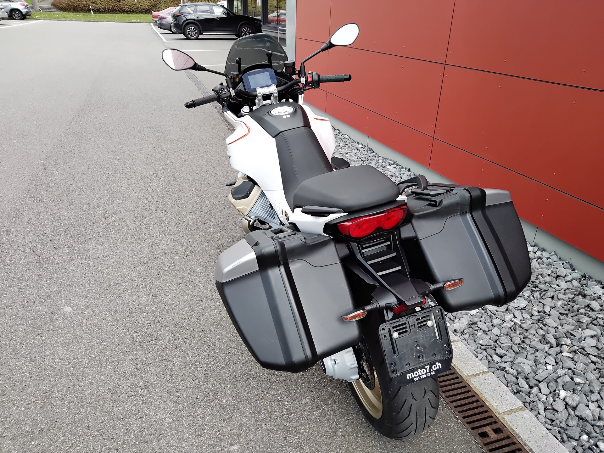 MOTO GUZZI V100 Mandello-image-7