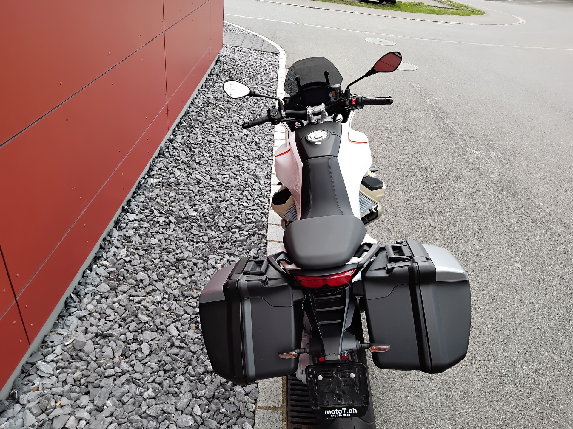 MOTO GUZZI V100 Mandello-image-12